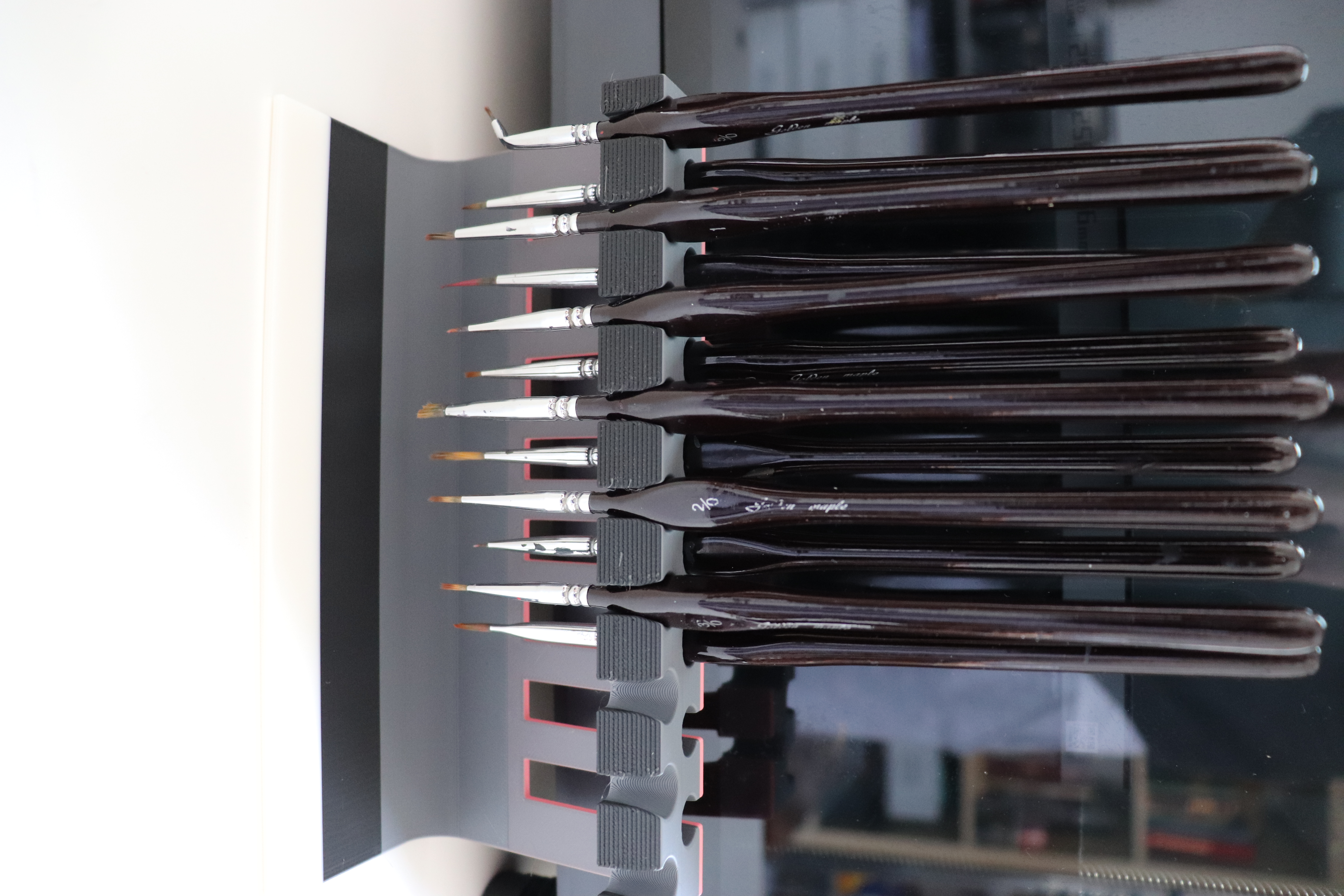 brush holder for ergonomic triangular handle — thumbnail 8