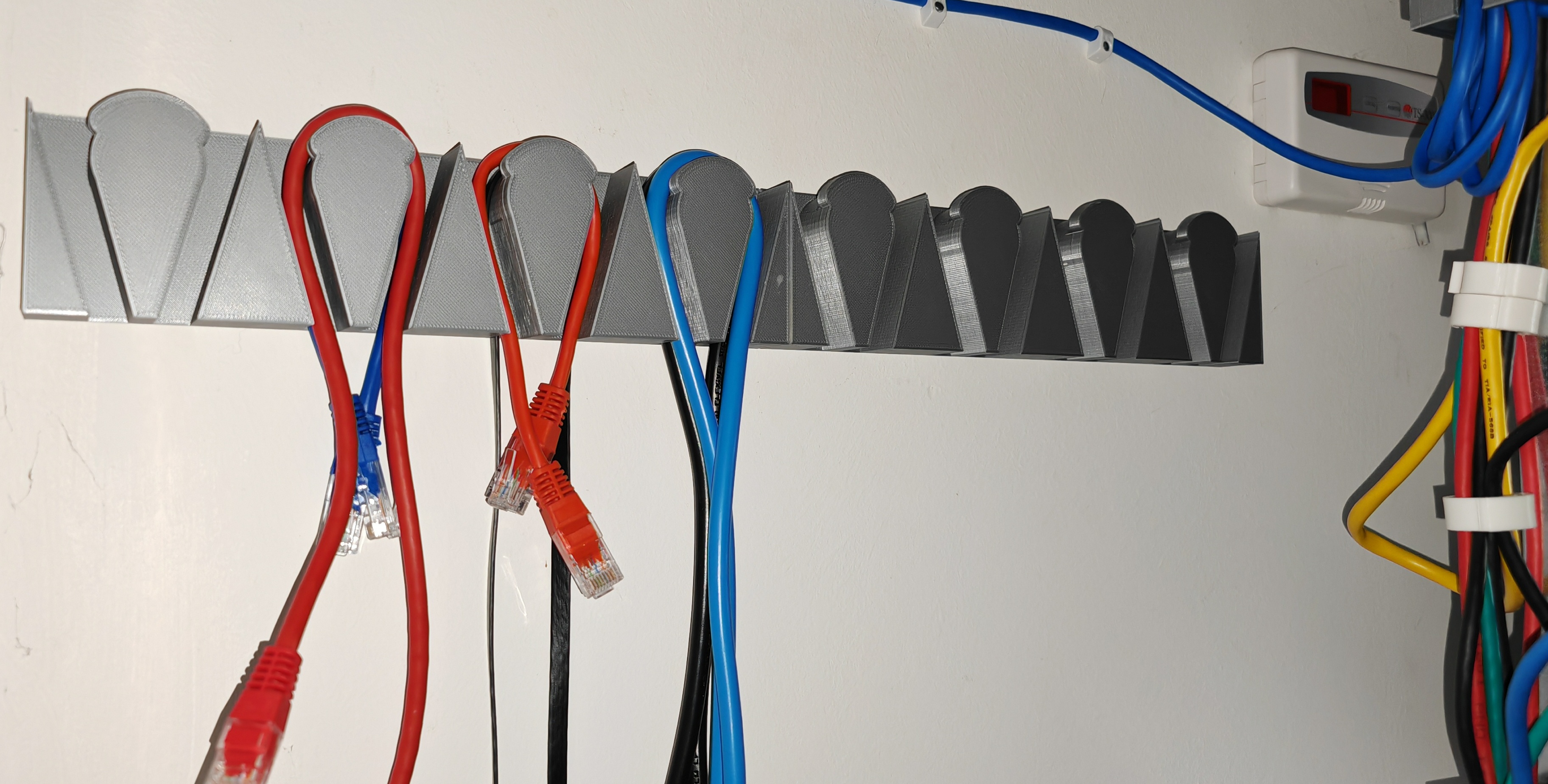 Cable organizer for the server room by rHara | Download free STL model