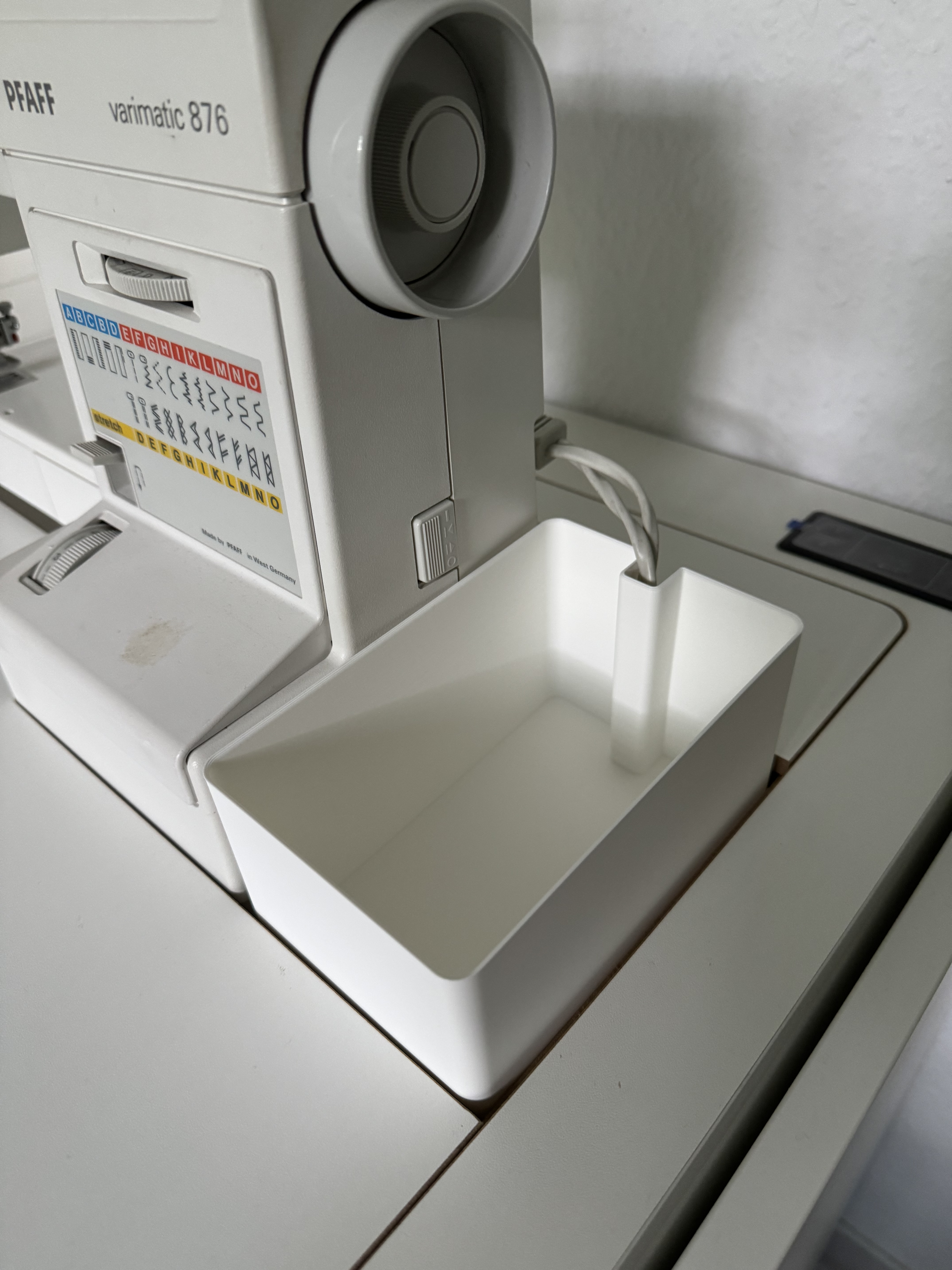 Waste bin for Pfaff sewing machine - Abfalleimer für eine Pfaff Nähmaschine