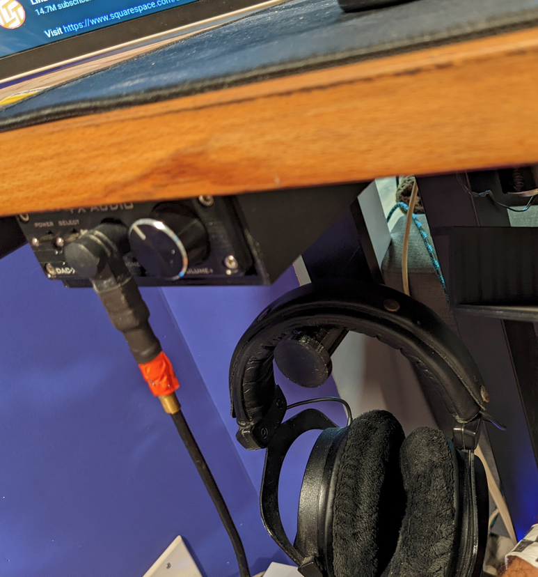 DAC X6 Headphone Hook