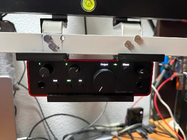 Focusrite Scarlett Solo gen 4 base support
