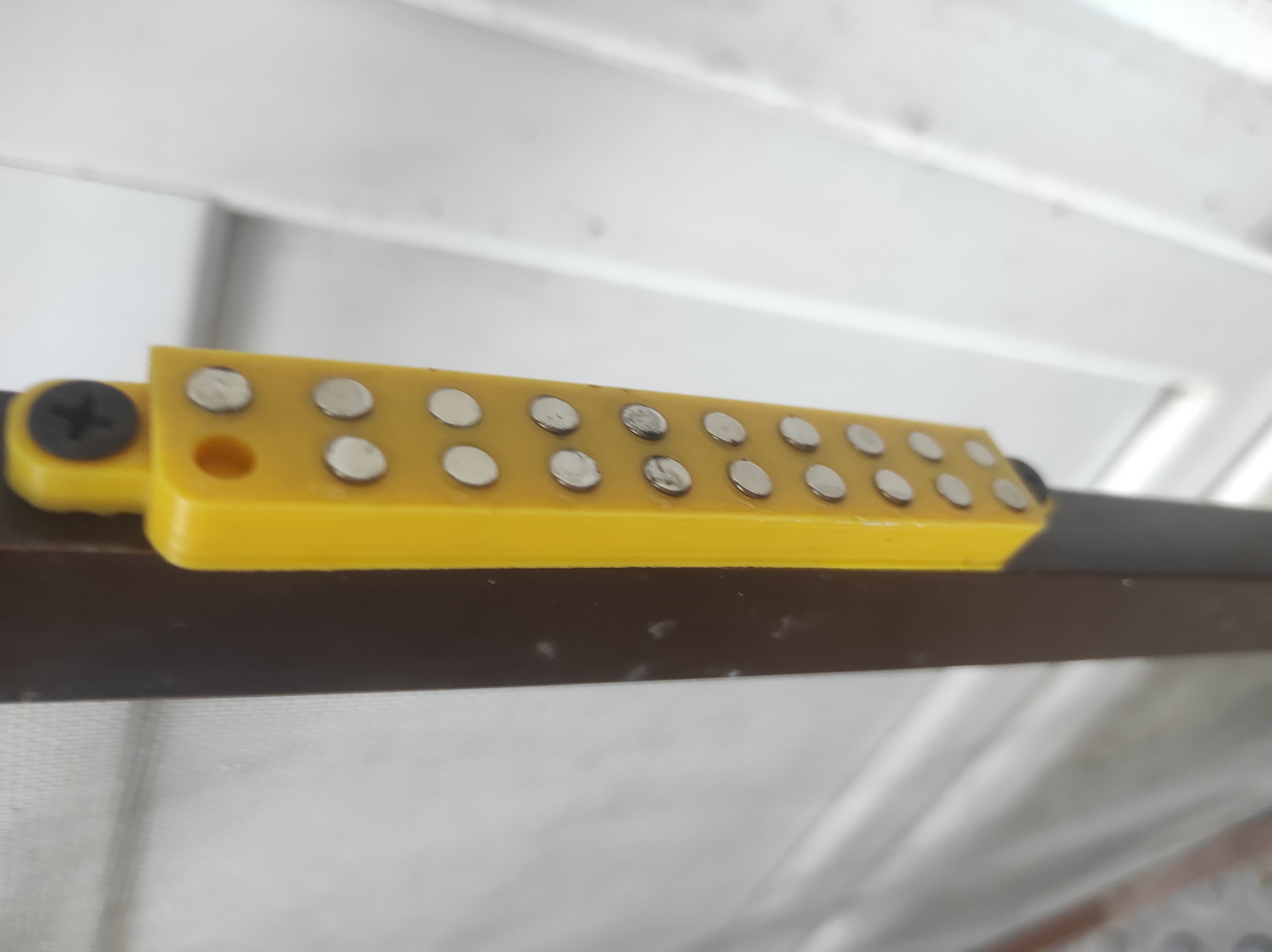Magnetic latch for 5mm round magnets