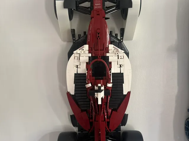 CaDa AlfaRomeo F1 wall mount