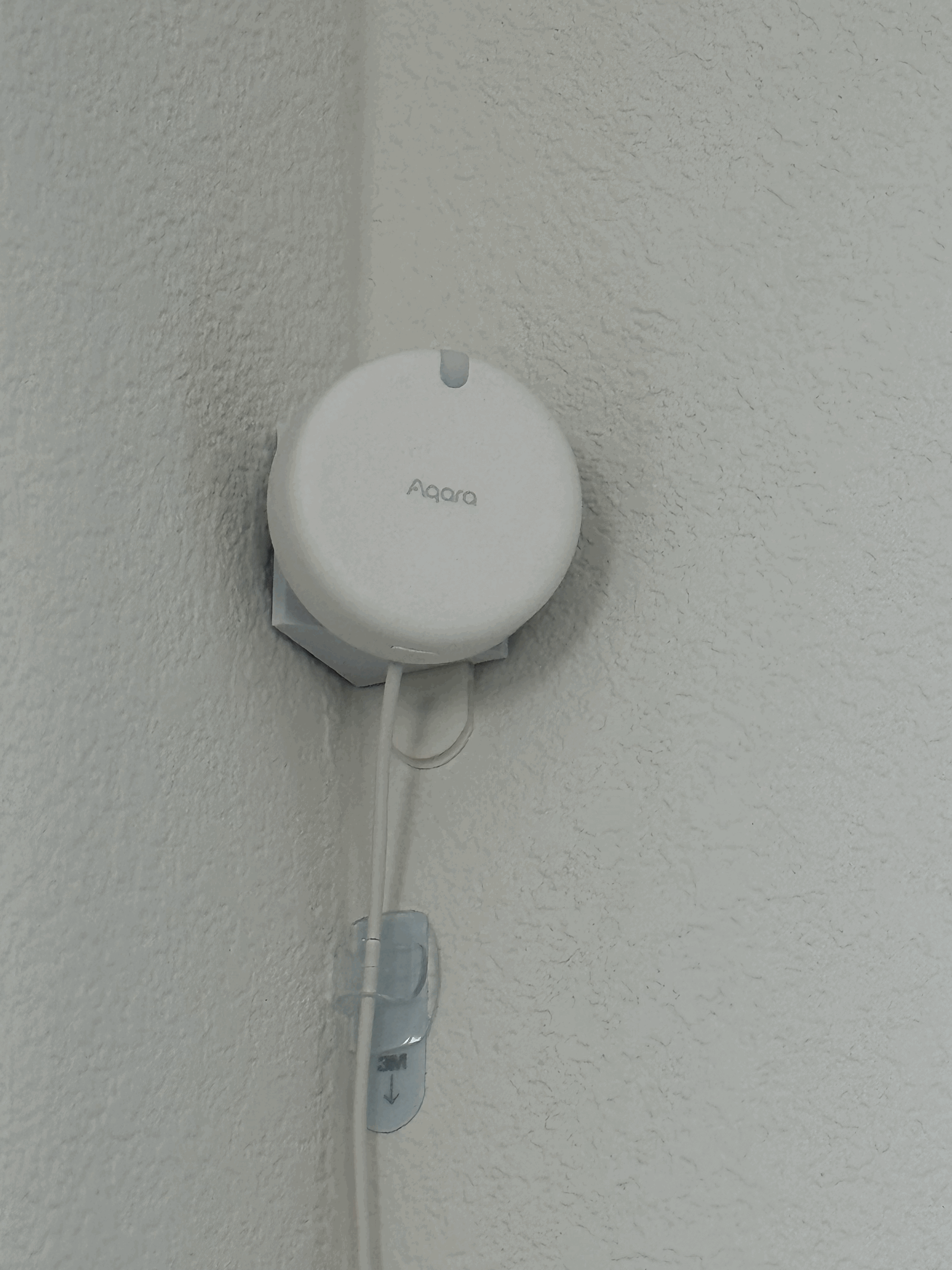 Aqara FP2 corner mount w/ adhesive (3M picture hanging strips)