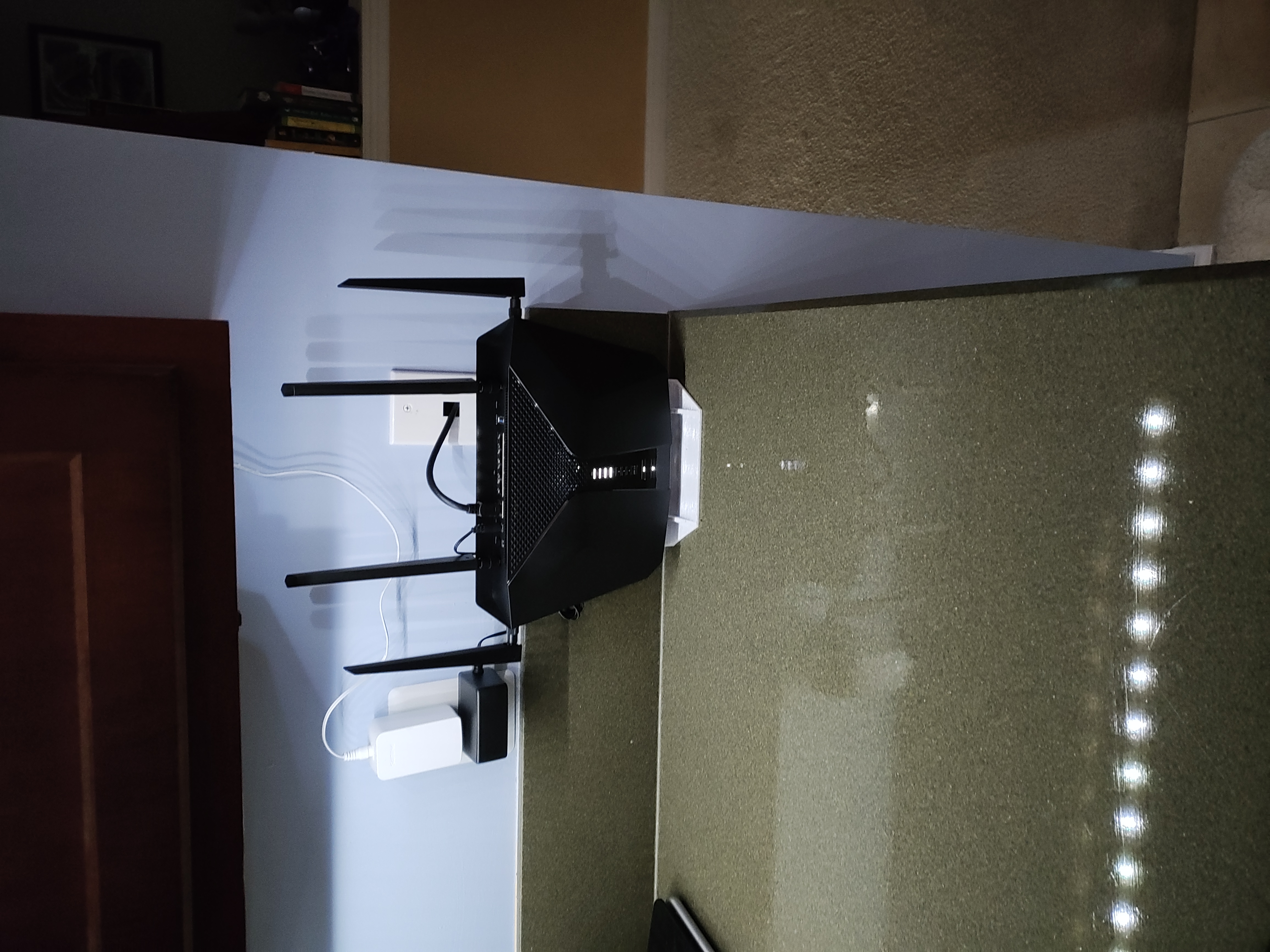 Vertical Router Stand for NETGEAR – Nighthawk AX5400