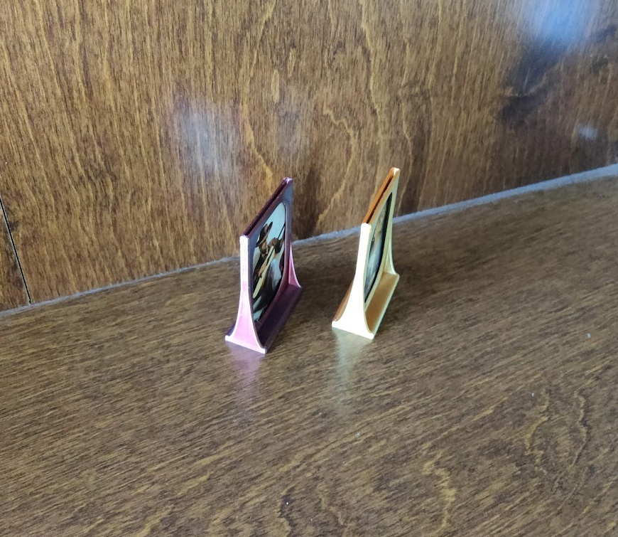 minicard standee — thumbnail 3