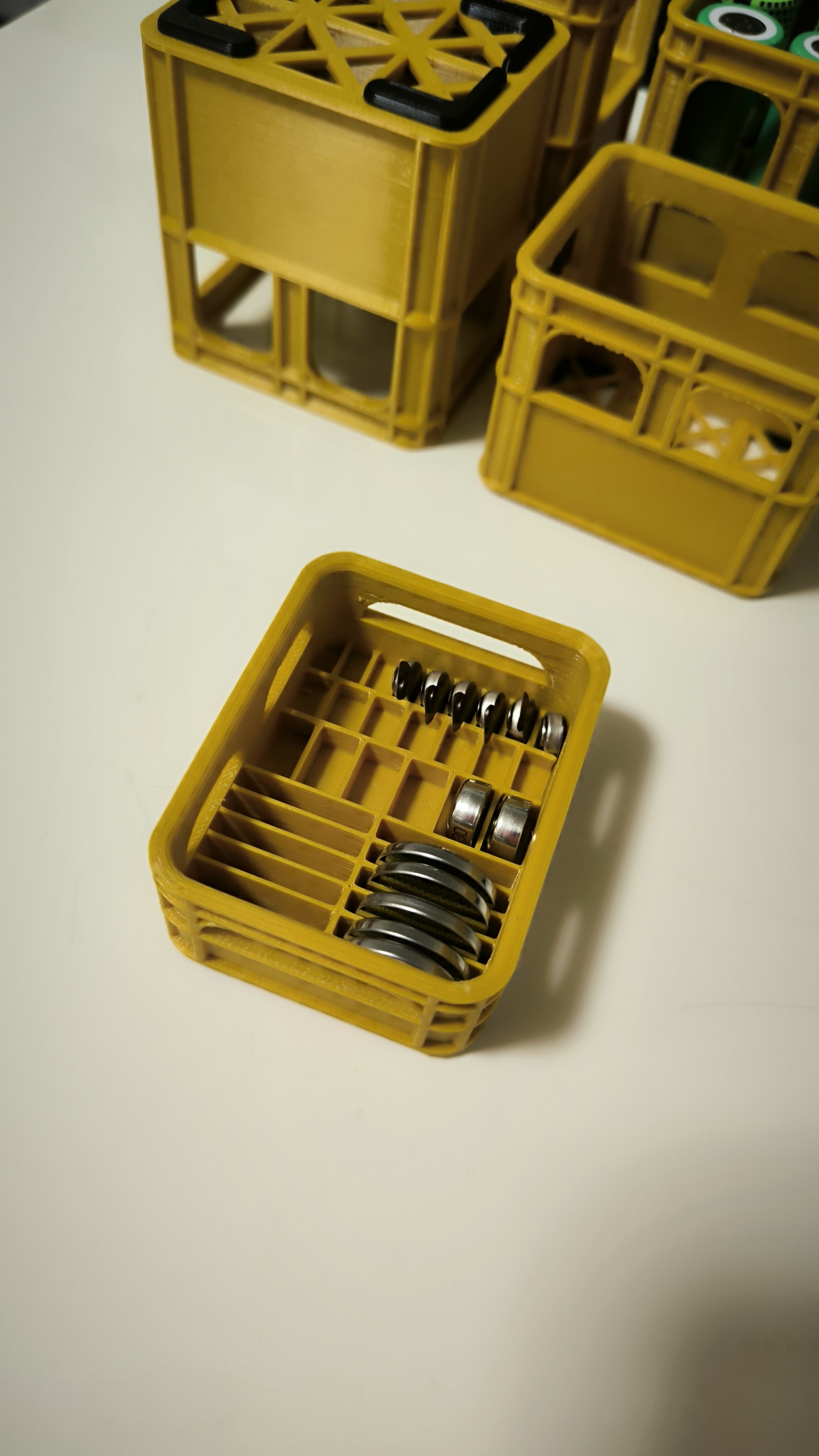 Miniatura 4 do modelo 3D Customizable & stackable beer crate for batteries incl. button cells