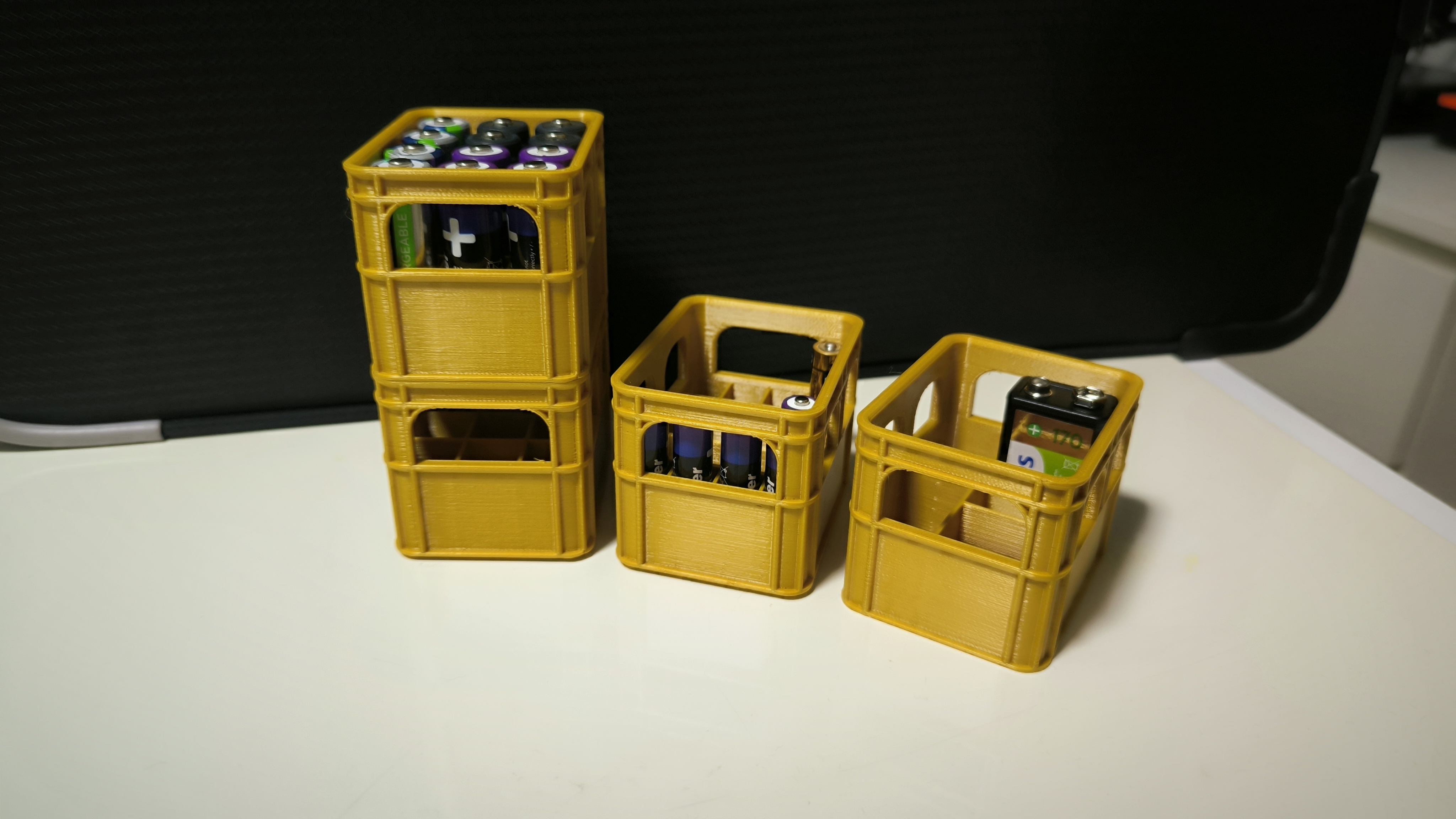 Miniatura 8 do modelo 3D Customizable & stackable beer crate for batteries incl. button cells
