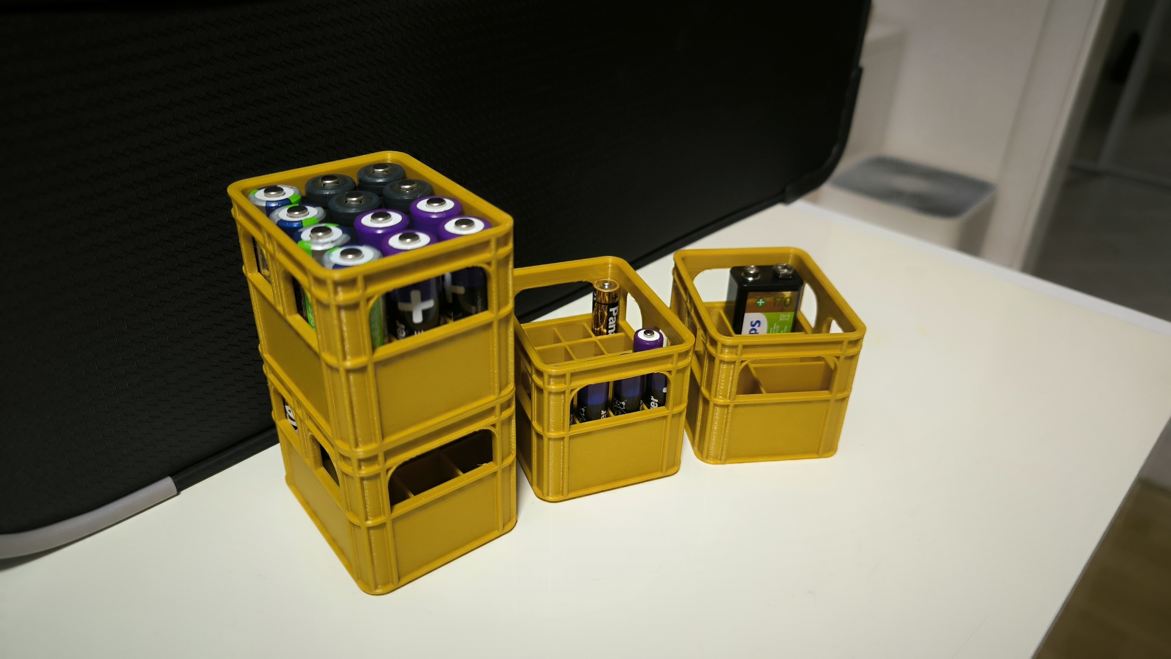 Miniatura 7 do modelo 3D Customizable & stackable beer crate for batteries incl. button cells