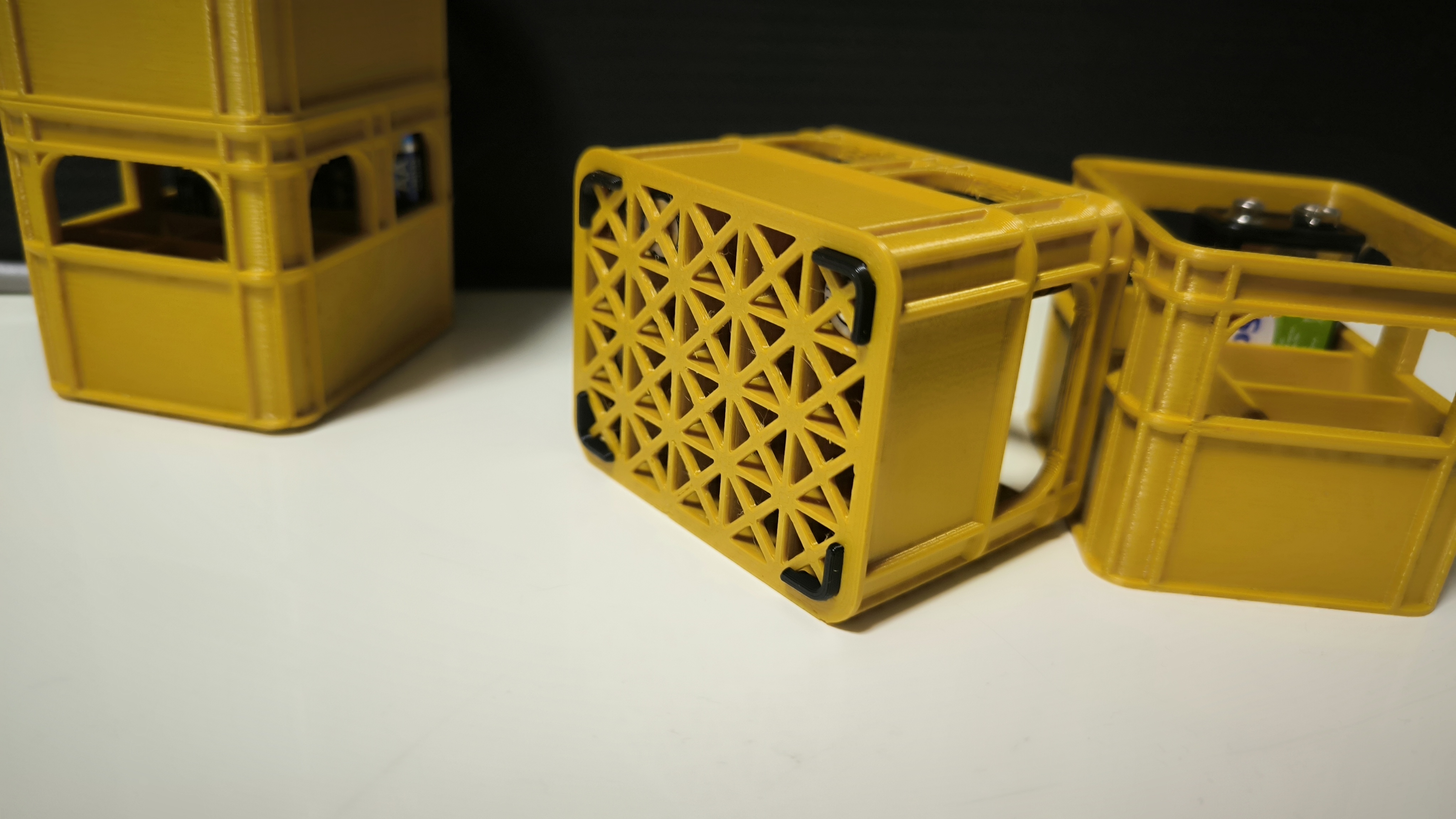 Miniatura 9 do modelo 3D Customizable & stackable beer crate for batteries incl. button cells