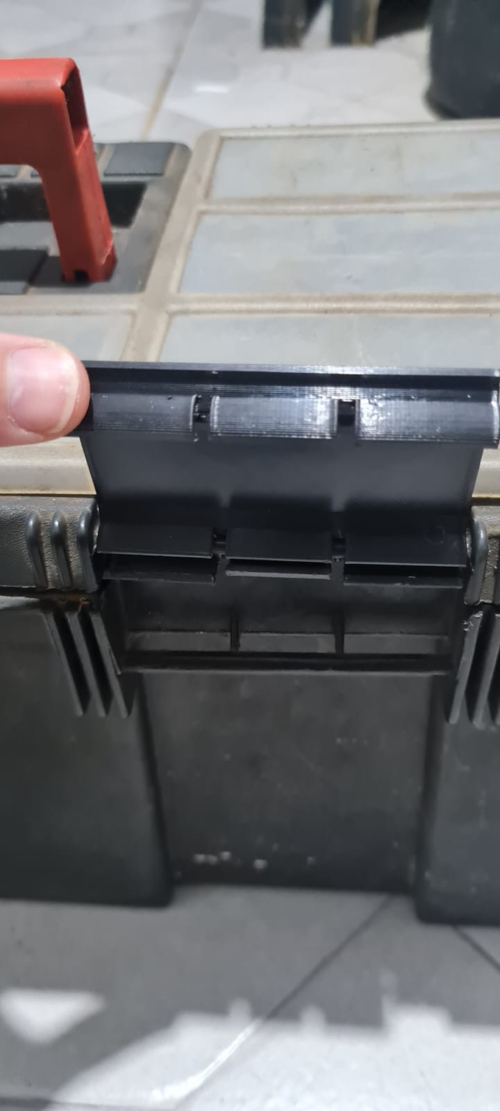 Plastic tool case clasp — miniatura 2