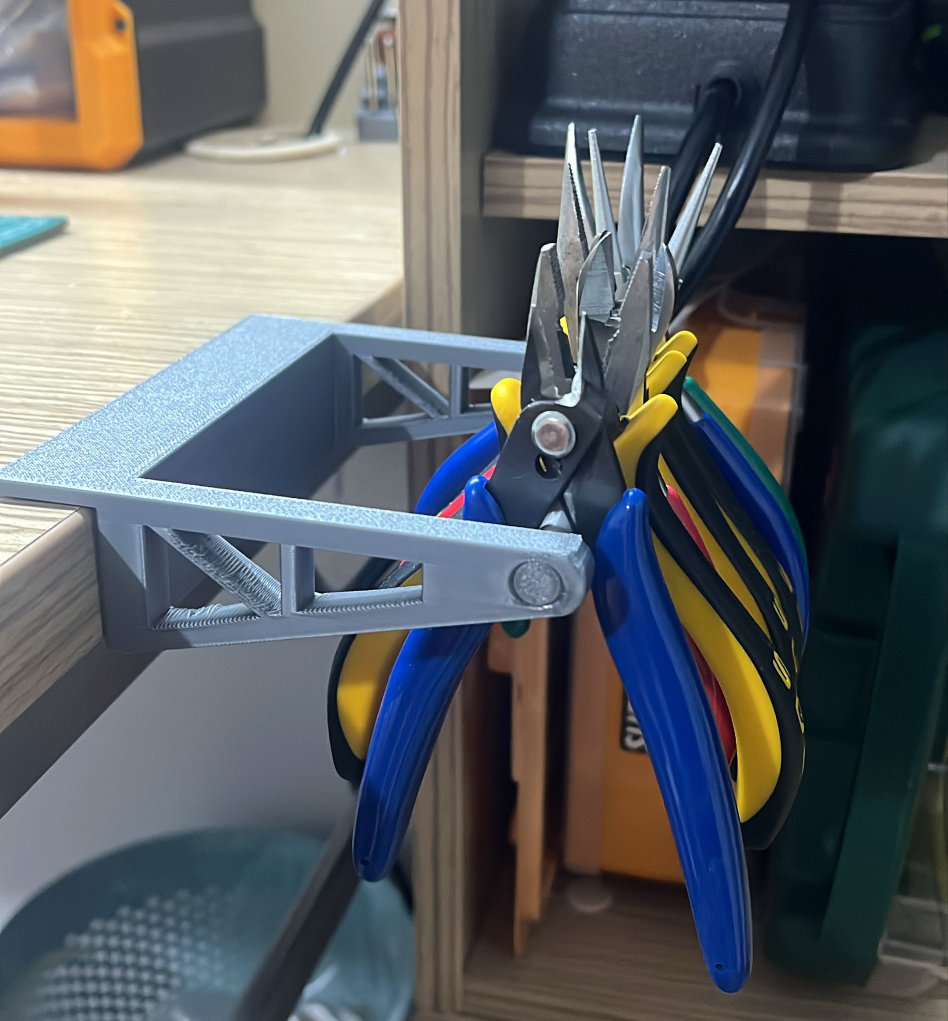 Pliers holder