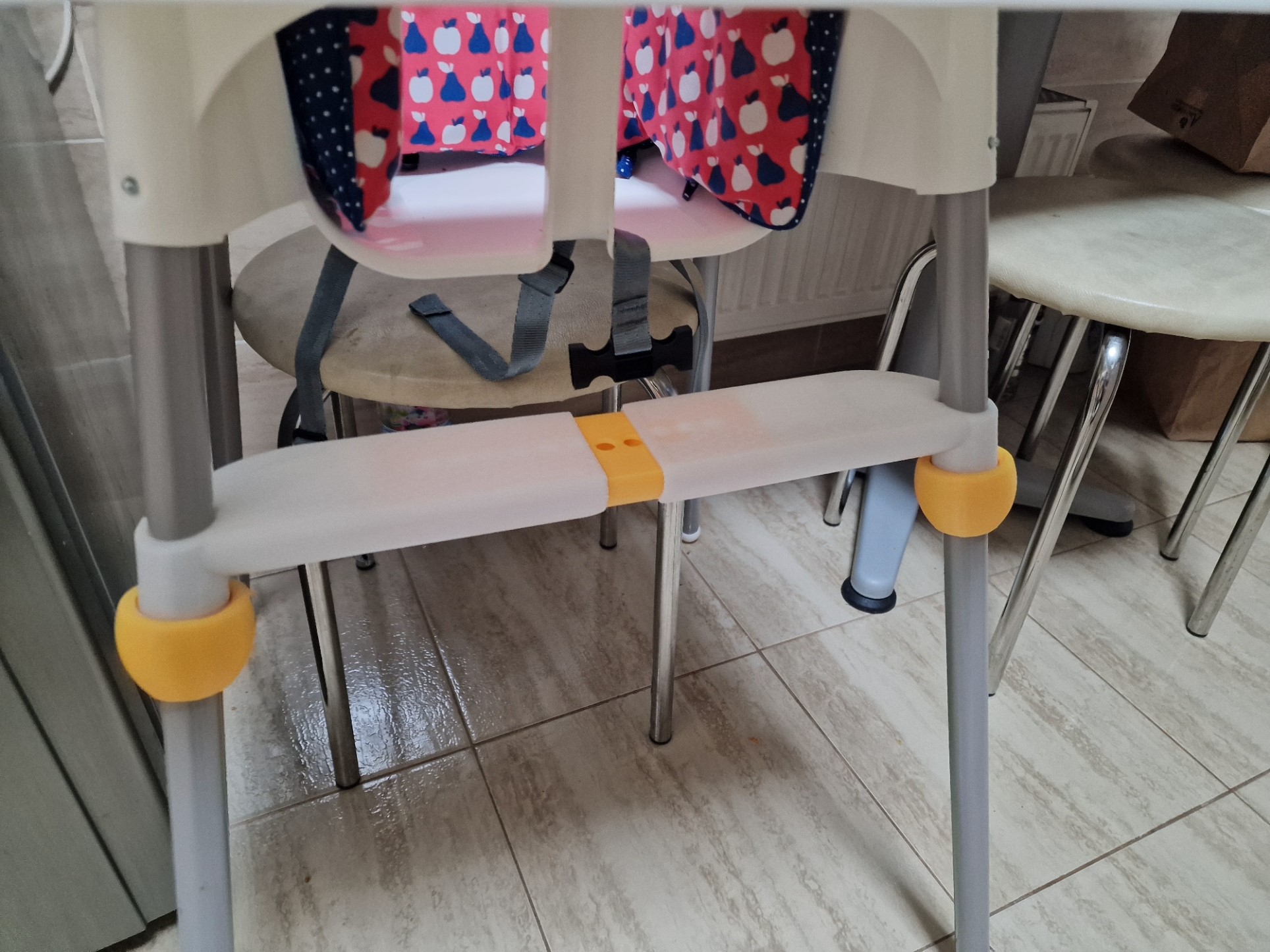 Antilop footrest with thicker tabs