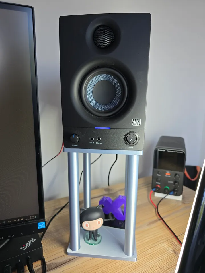 PreSonus Eris 3.5 speaker stand by straiki | Download free