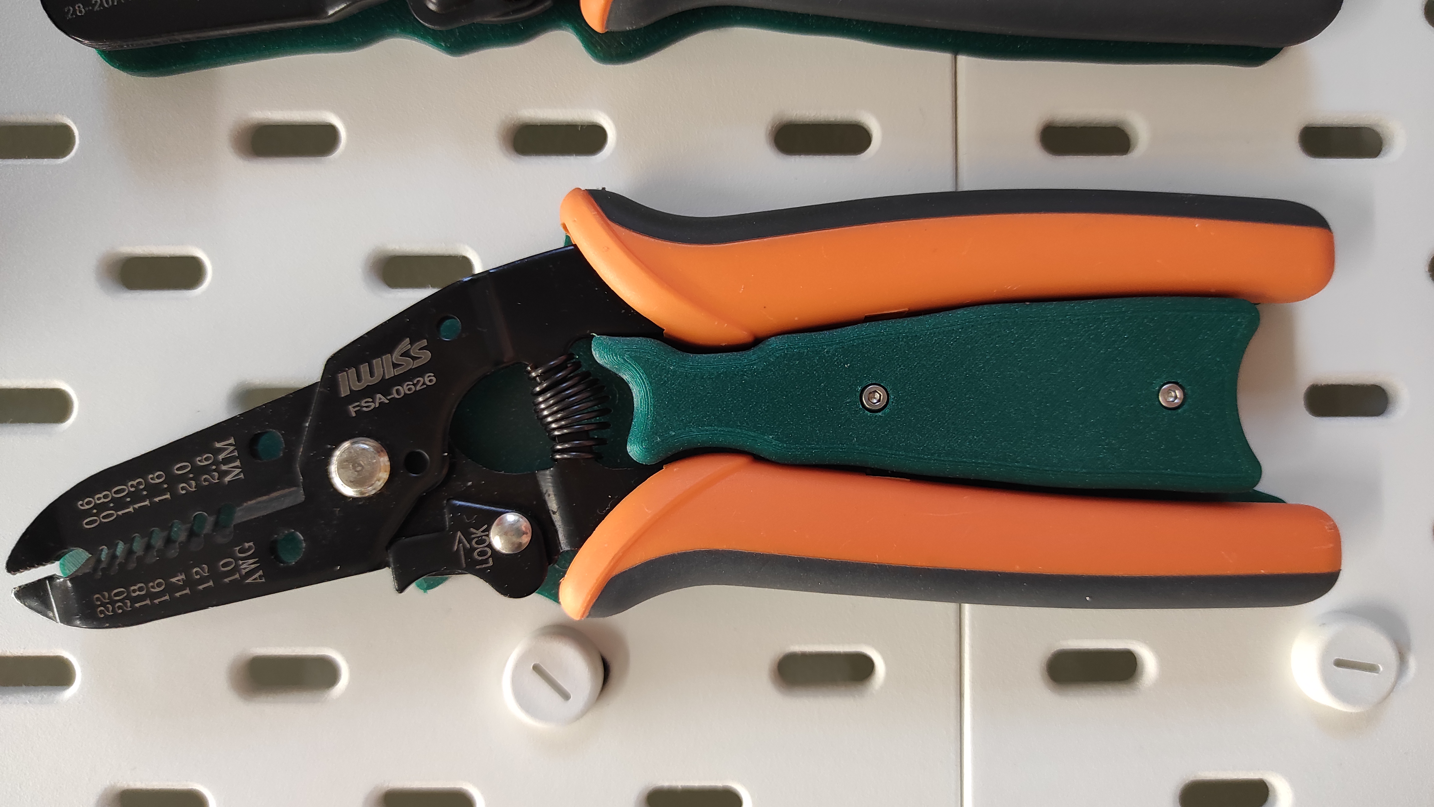 Skadis IWISS FSA-0626 Wire Stripper Holder