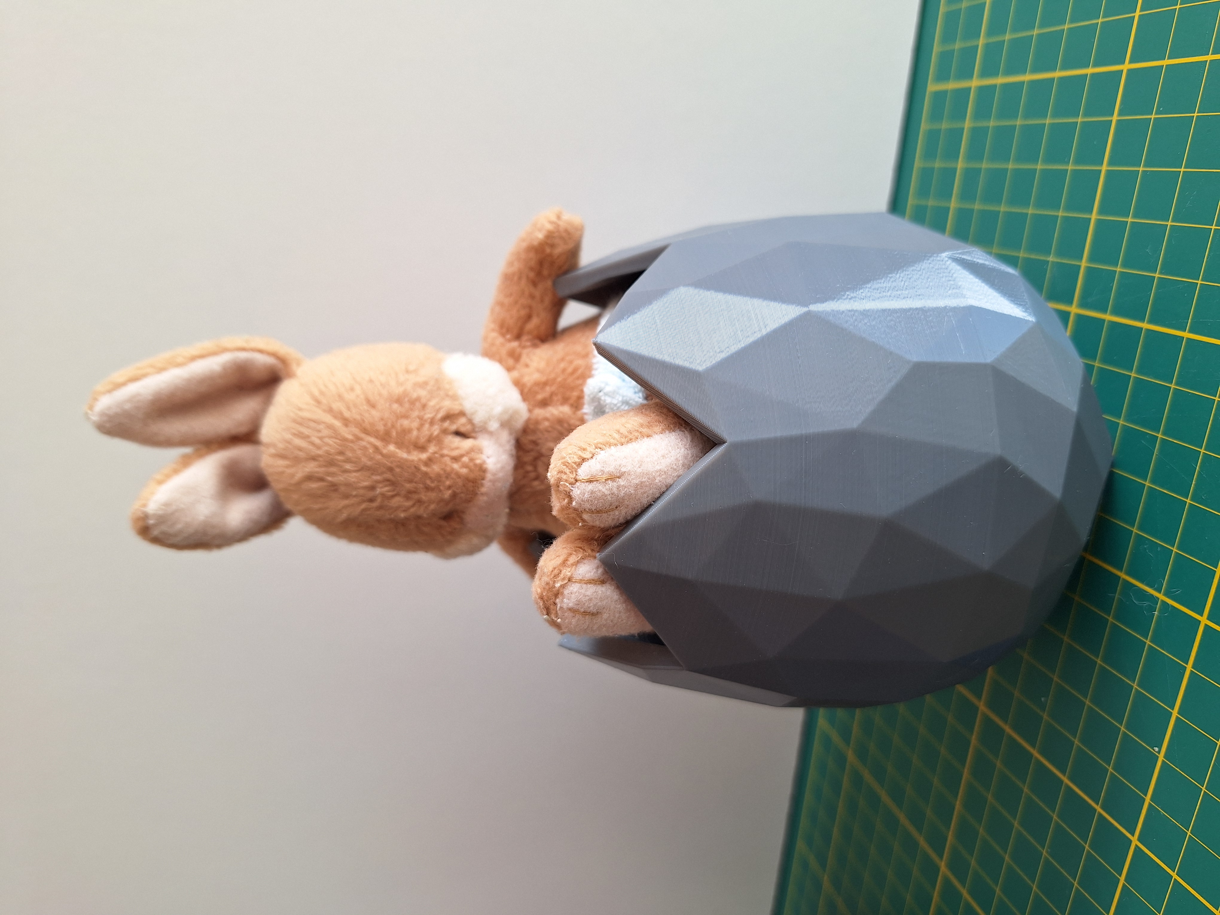 LOW POLY BROKEN EGGS — miniatura 2