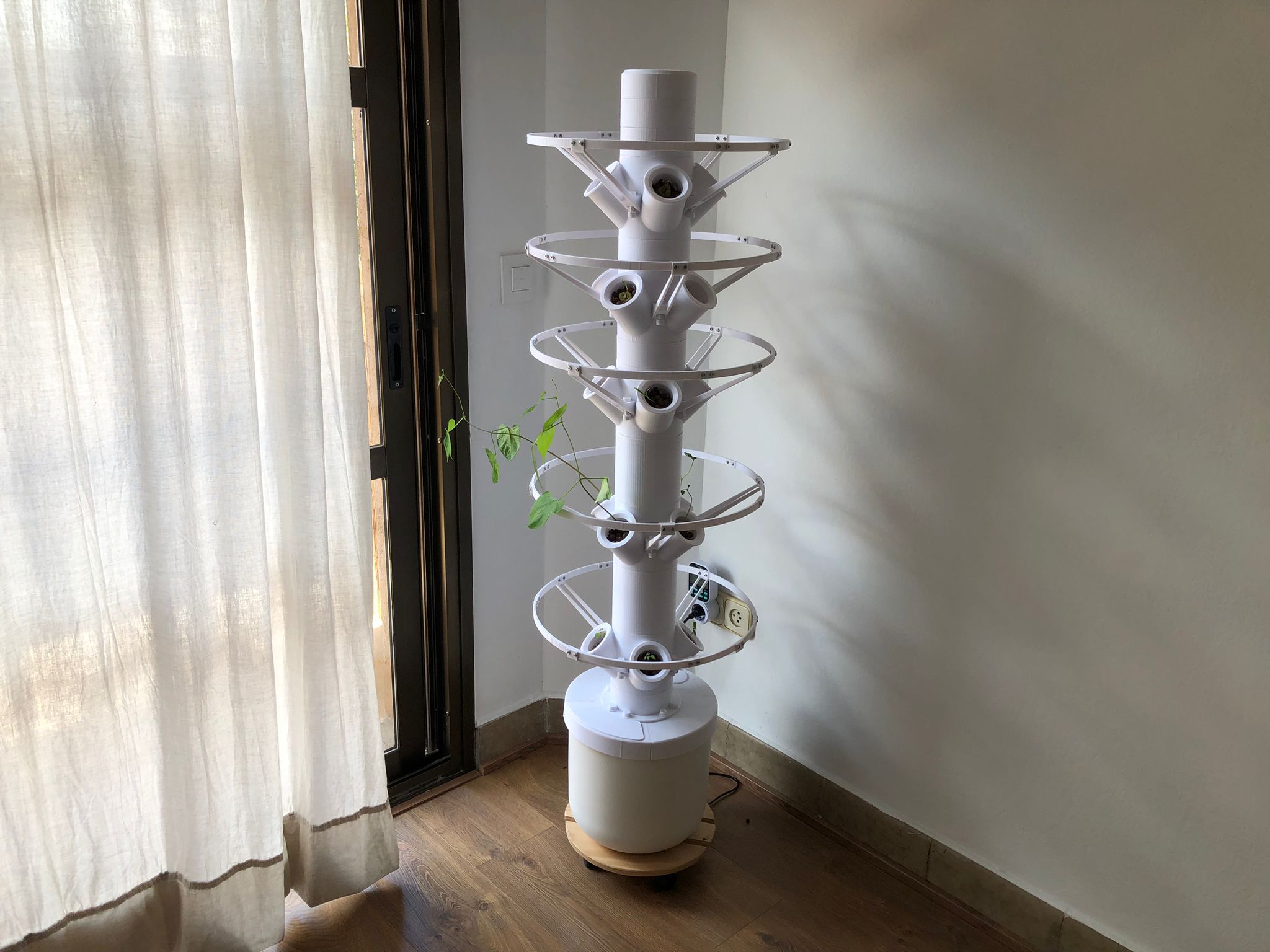 Miniatura 2 do modelo 3D Modular Hydroponic Tower Garden