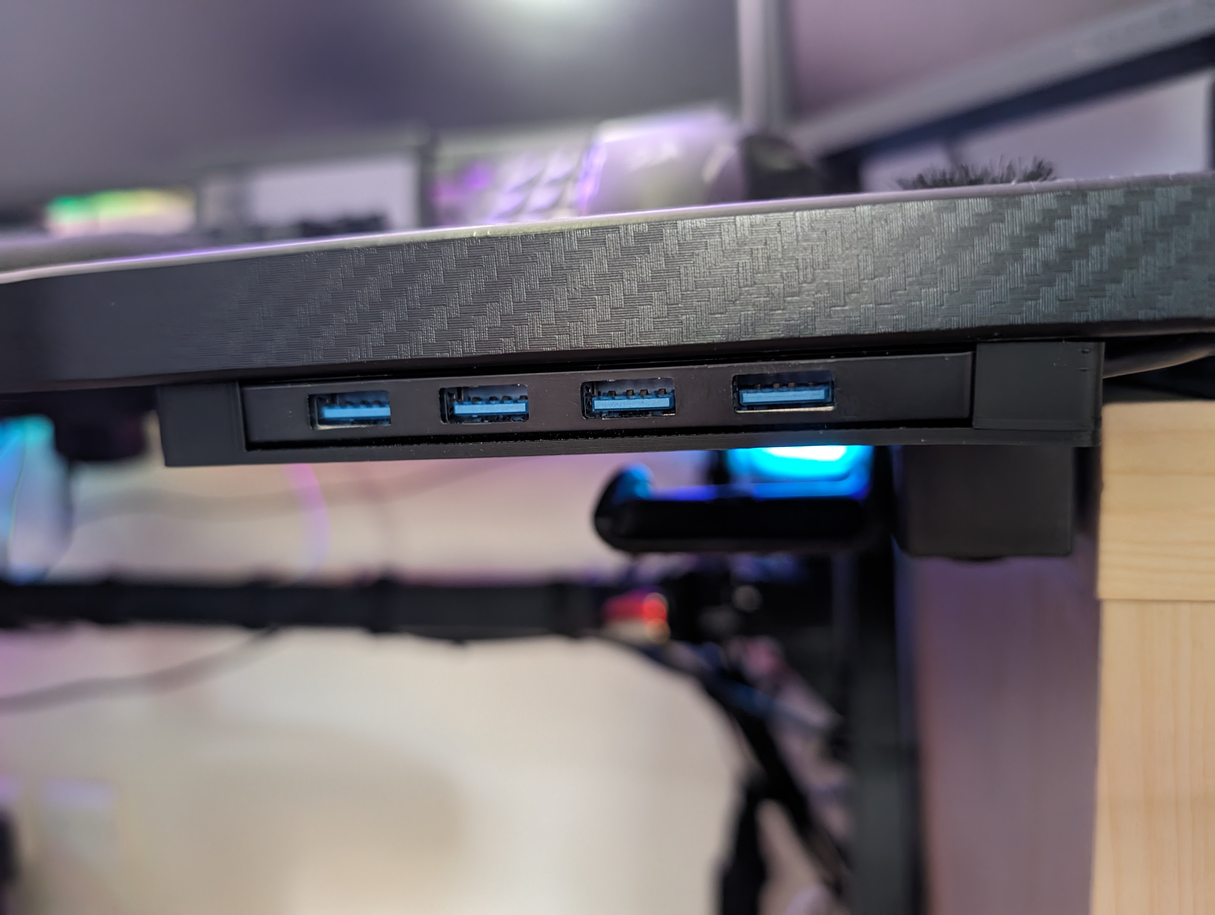 Ugreen 4 port USB 3.0 hub under desk mount