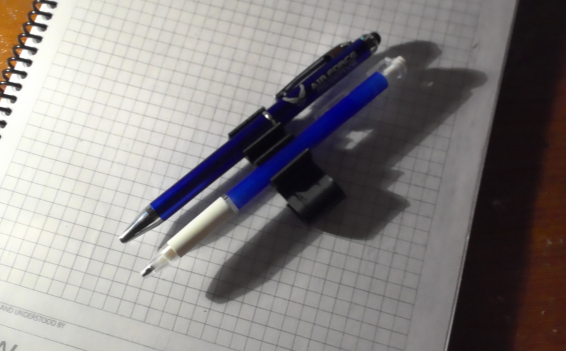 Miniatura 3 do modelo 3D Engineering Notebook Pen Clip.