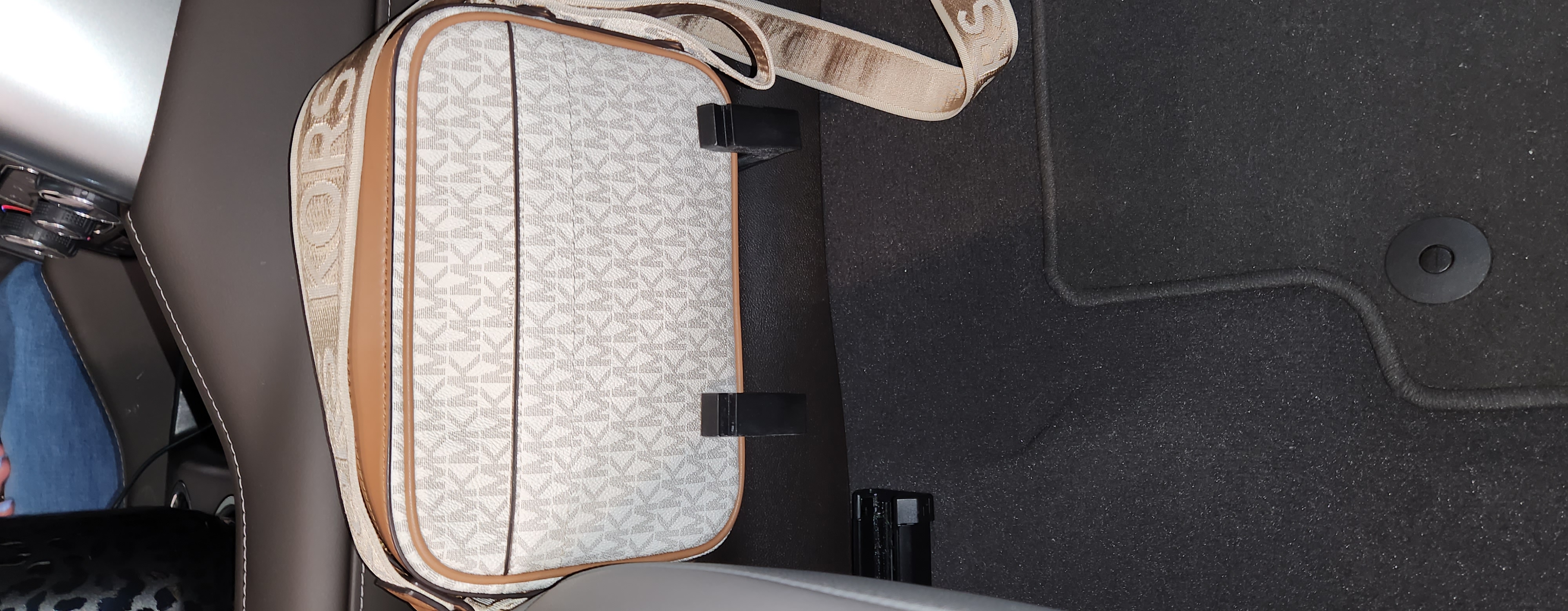 Purse holder for late model Chevy Tahoe