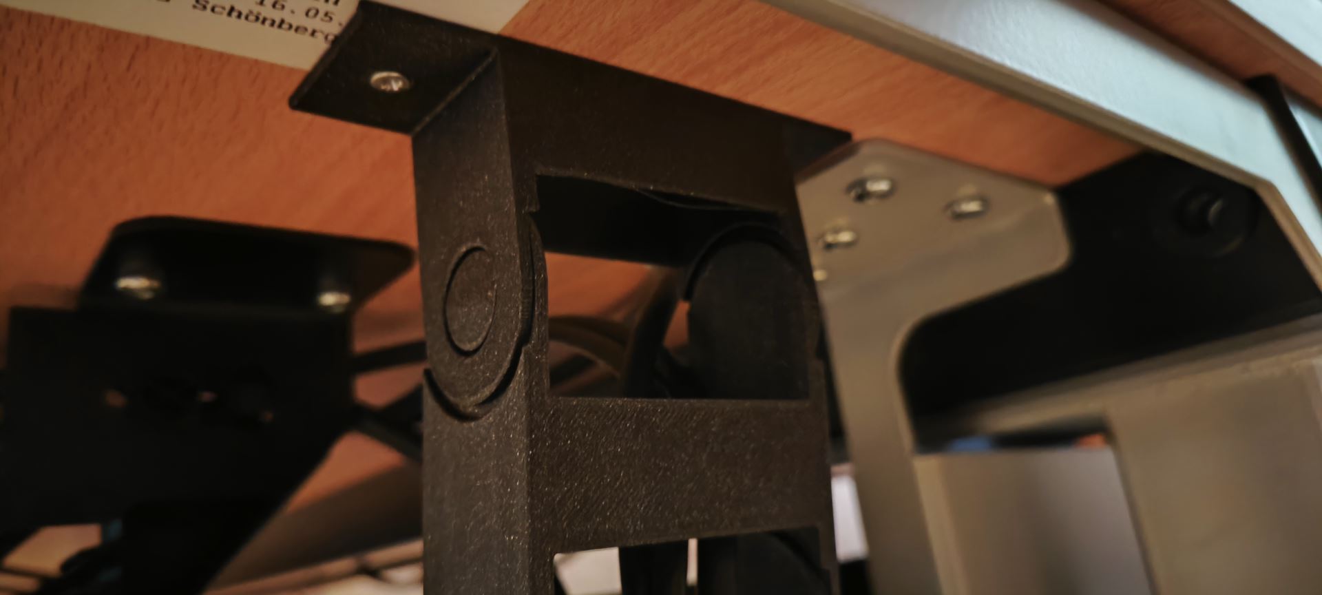 Standing Desk Cable Chain Desk Mount