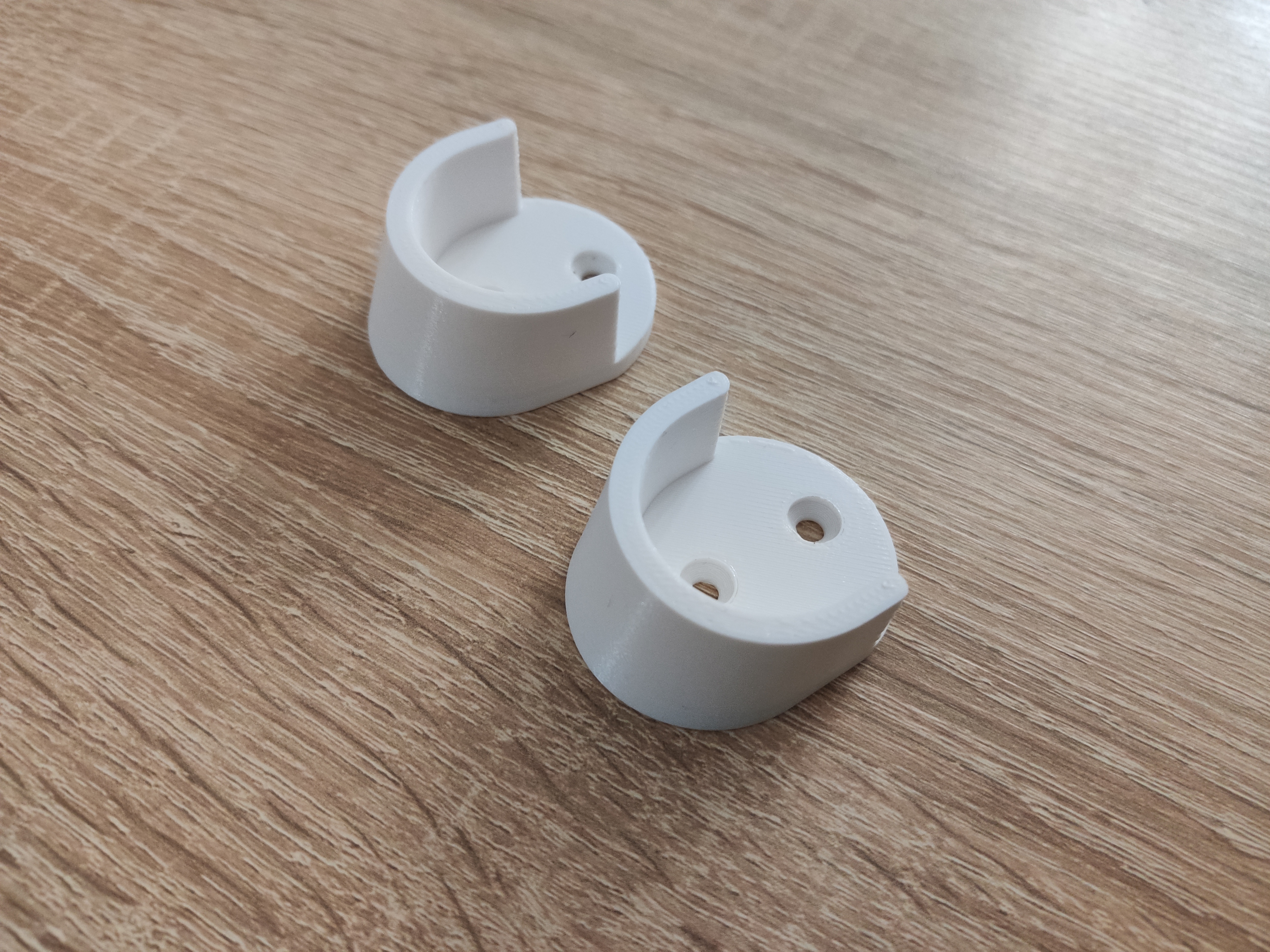 Wardrobe rod holder