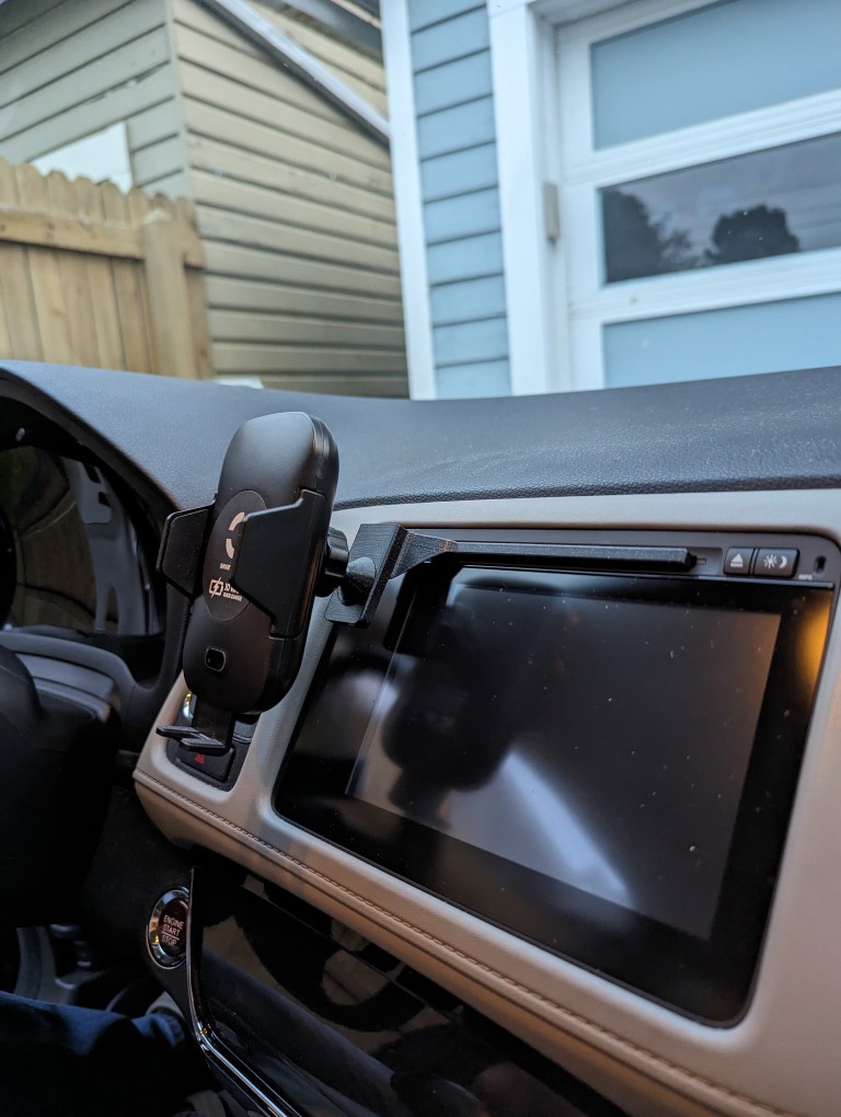 CD Mount Phone Holder by CaptFerrall Download free STL model