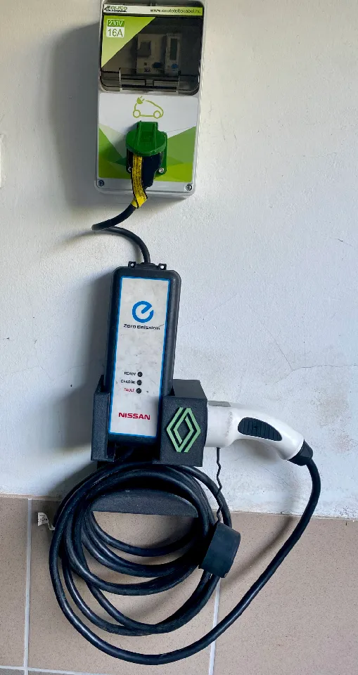 Renault Zoe 230V charger wall mount by cskomlosy | Download free