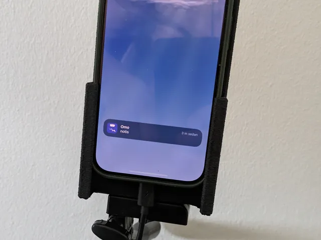 Iphone 15 Pro tripod holder (with Apple Mag-Safe silicone case)