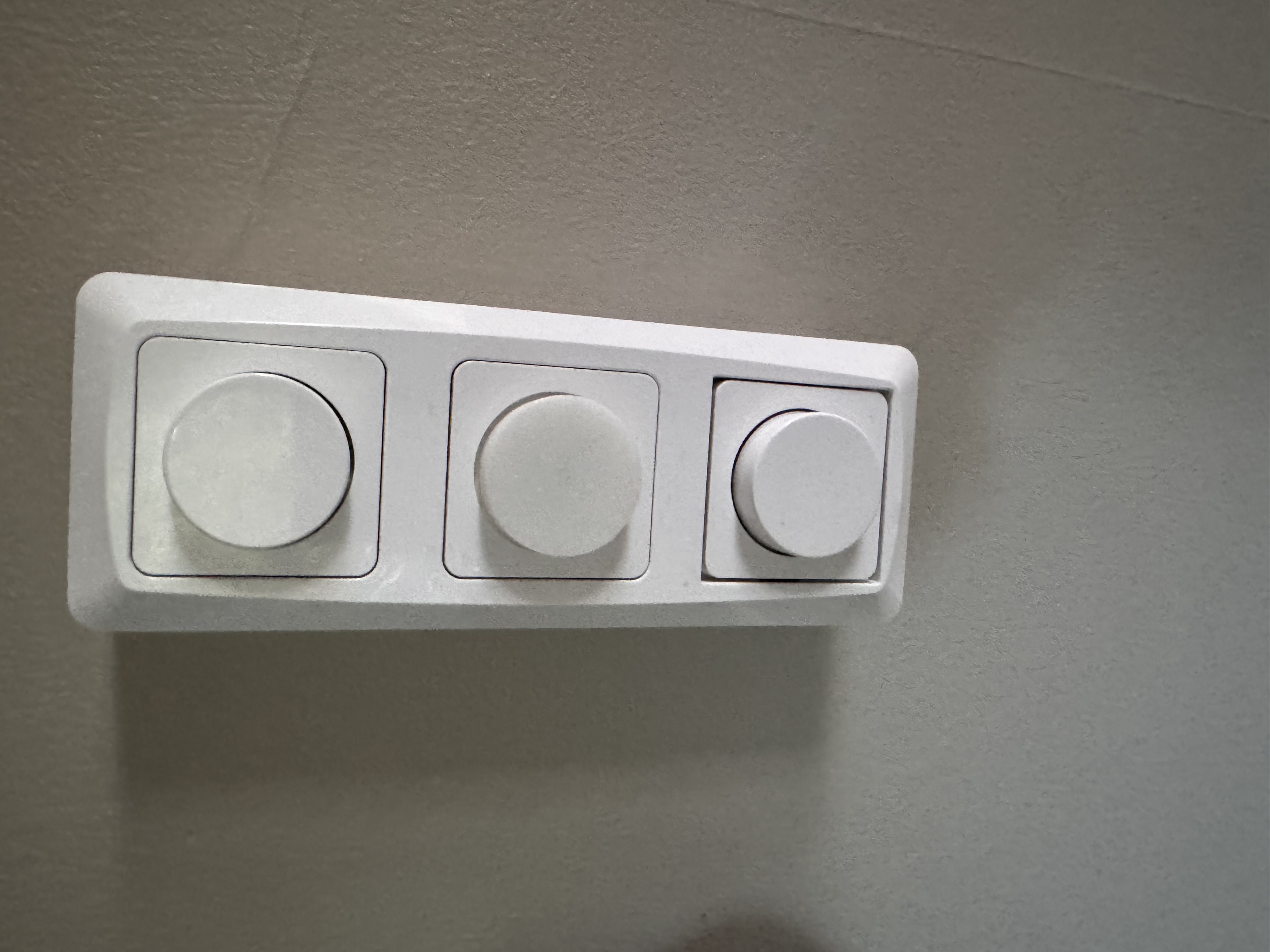 Dialing knob for spotlight easy print