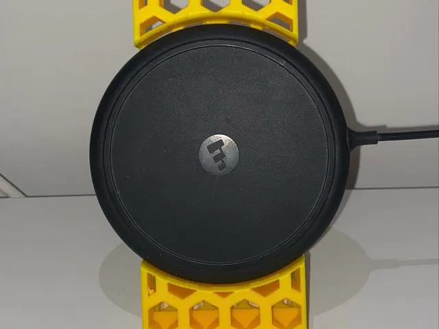 Round Qi Charging Stand