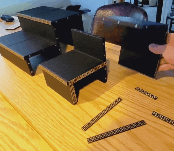 Miniatura 4 do modelo 3D Modular Bottle Display Shelf