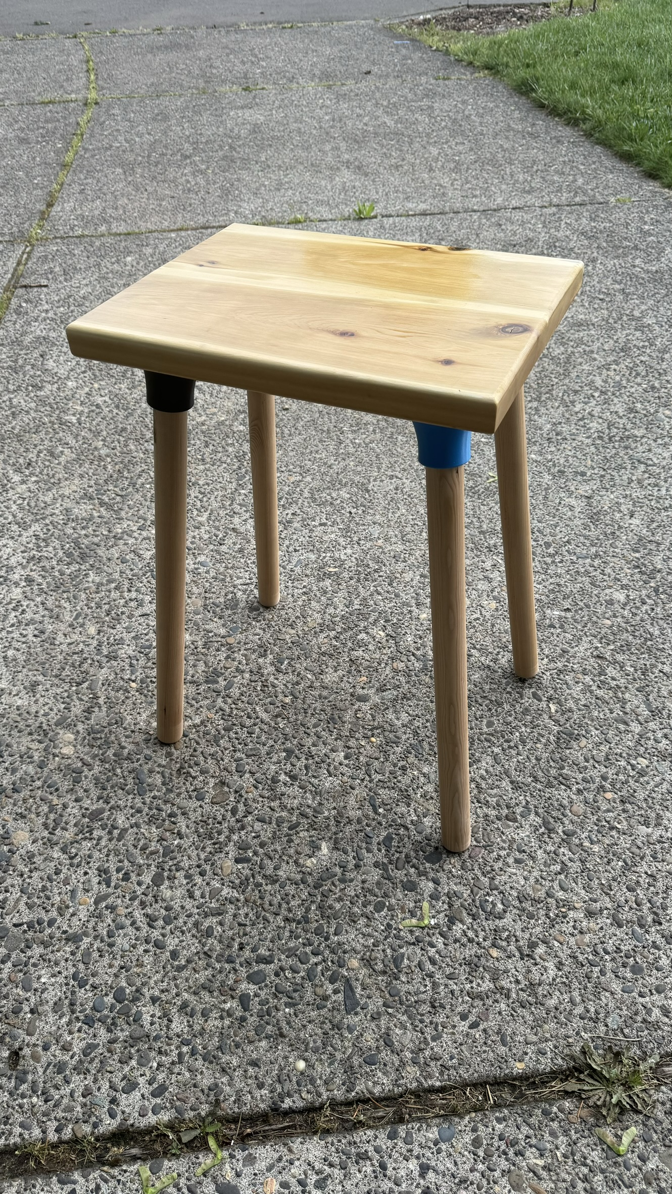 Miniatura 4 do modelo 3D Removable Stool Leg Socket