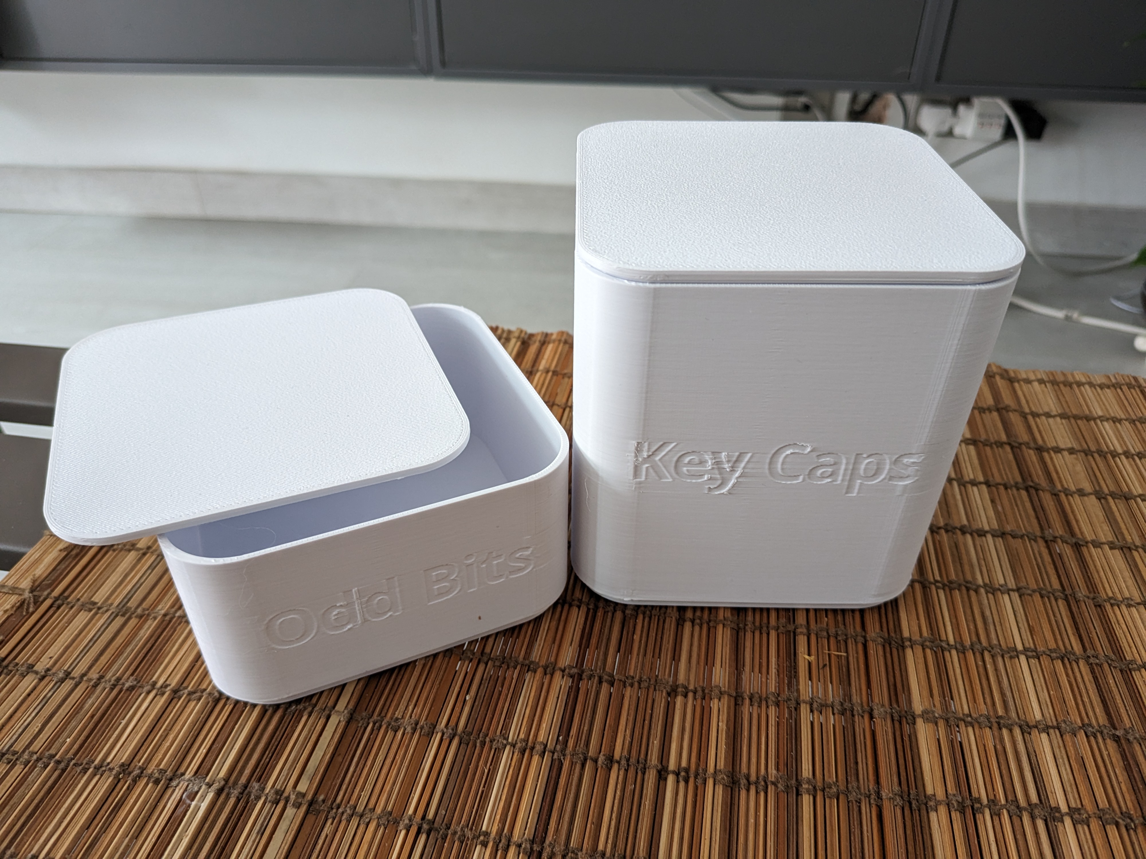 Miniatura 4 do modelo 3D Fully Customizable Stackable Tray/Box with lid, text label and separators. Source code included for personalization.