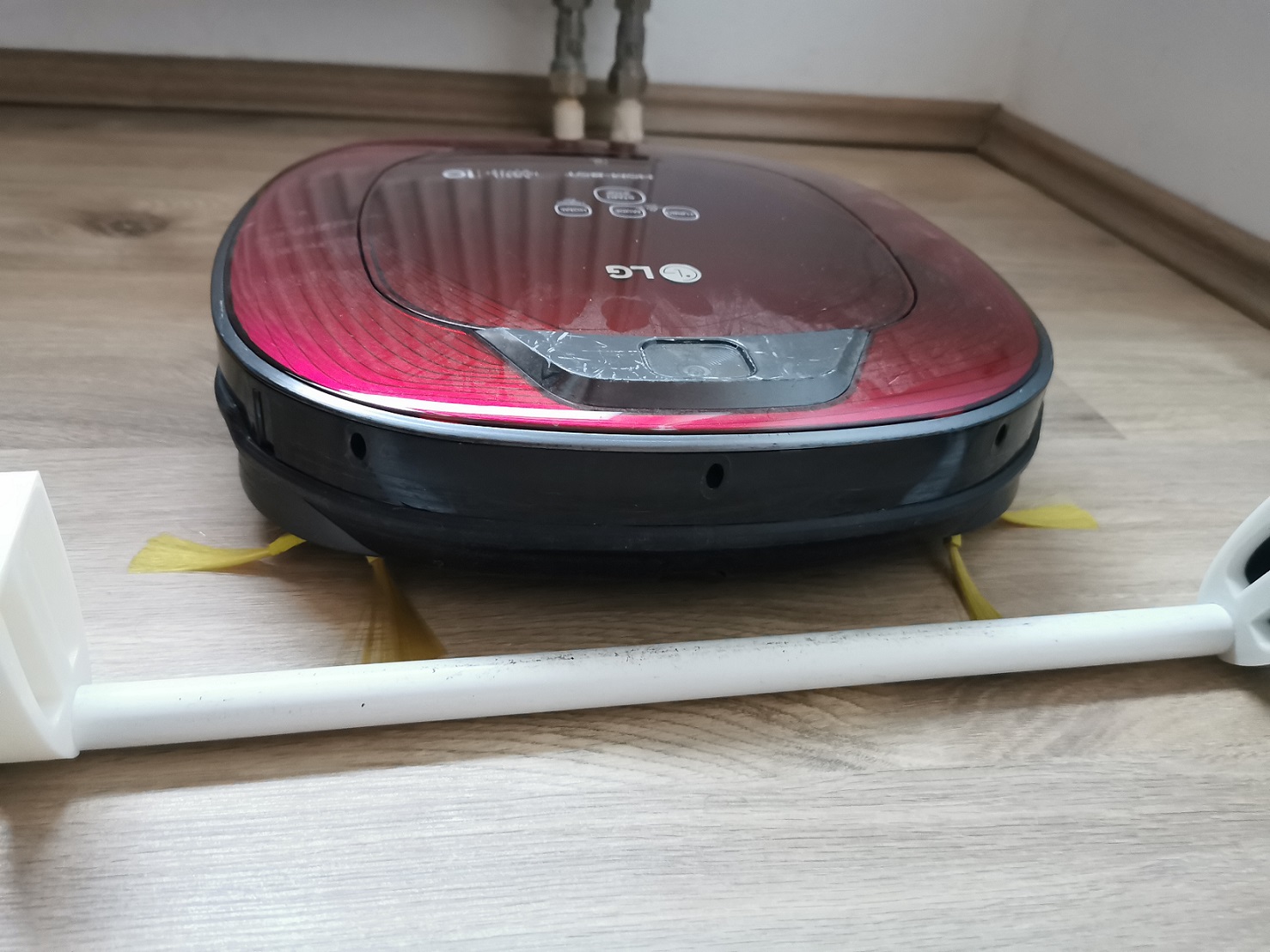 UNIVERSAL WÄSCHESTÄNDER ÜBERFAHRSCHUTZ FÜR SAUGER ROBOTER // VACUUM CLEANER PROTECTION