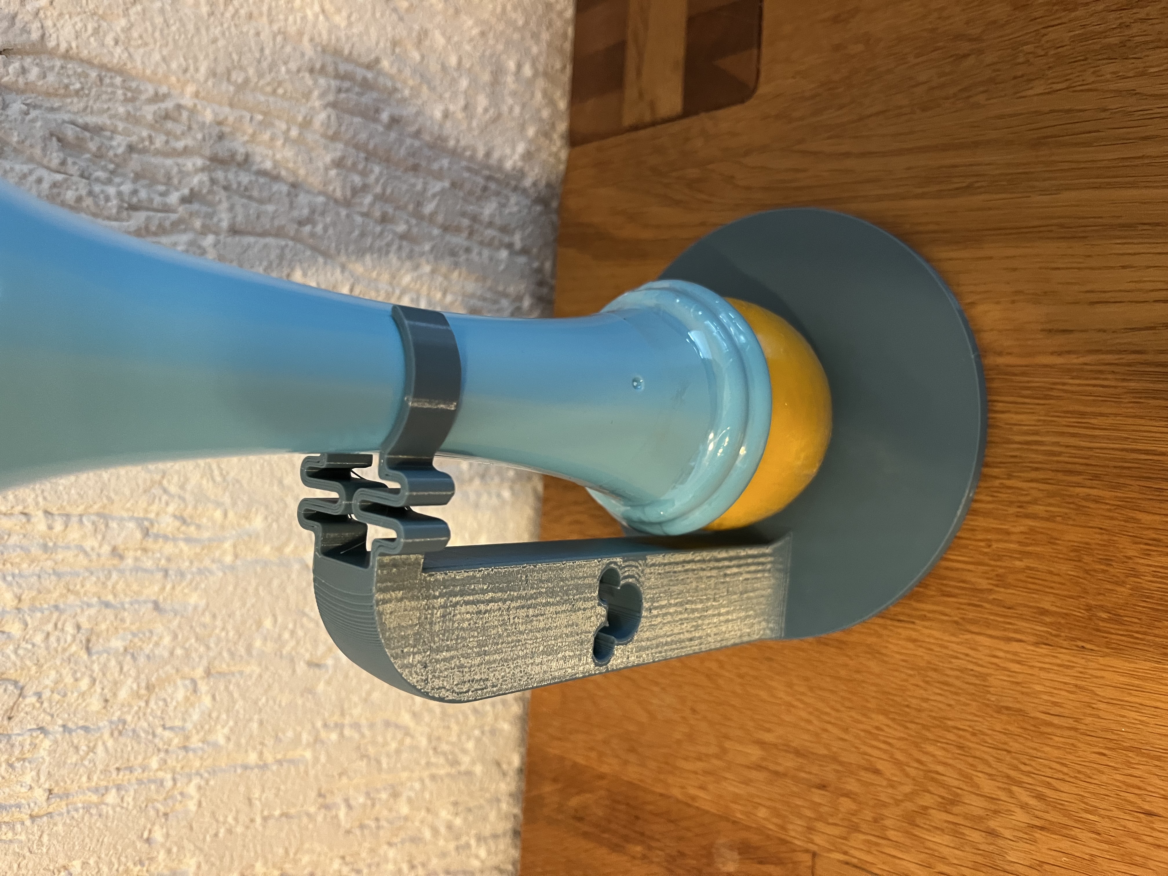 Miniatura 2 do modelo 3D Disneyland bubble machine holder