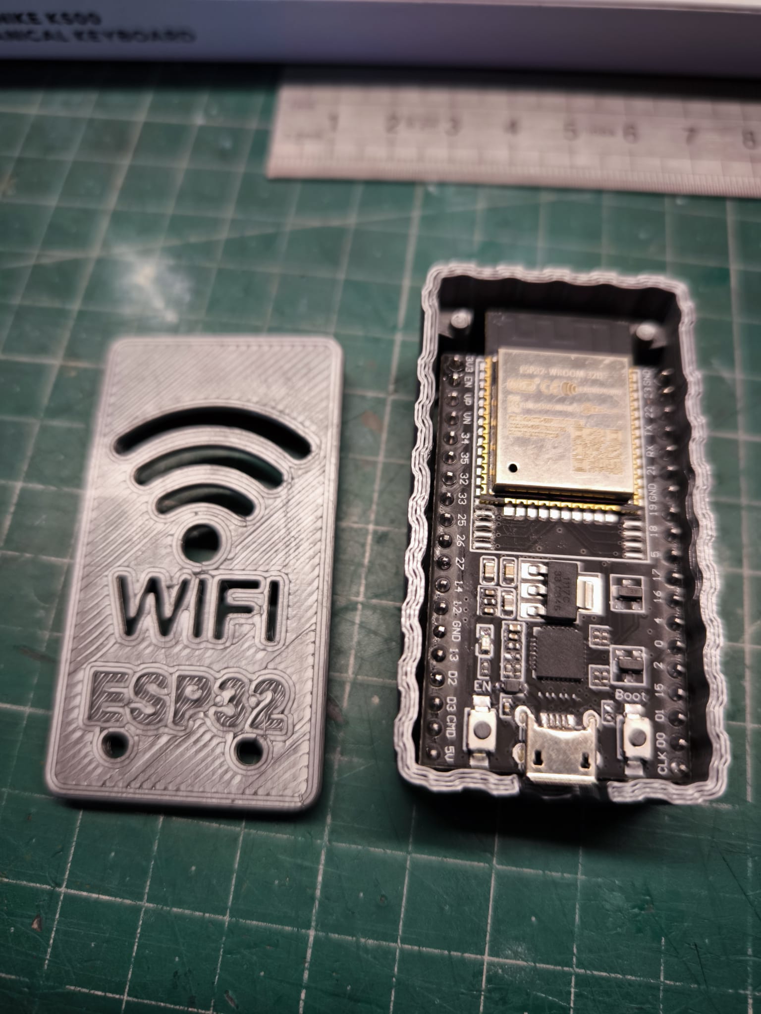 Caja para ESP32 WROOM 32D by tovaritx tvx | Download free STL model ...