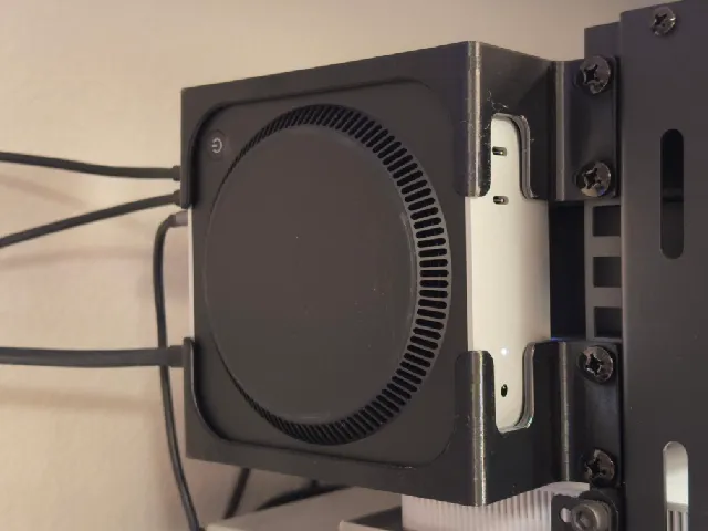 M4 Mac mini rack mount parallel to rail face