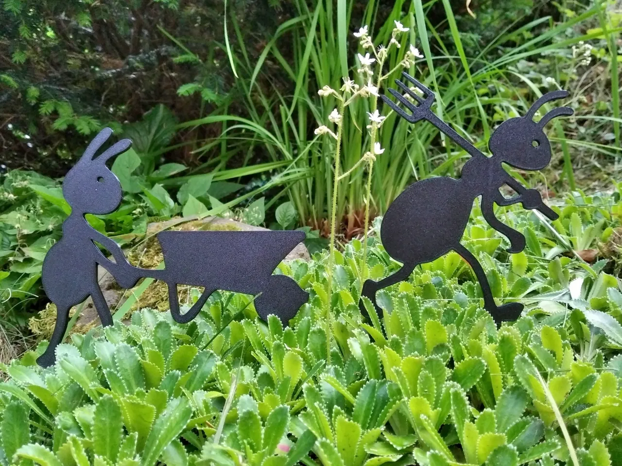 En myra och en hare i siluette, 3D printad