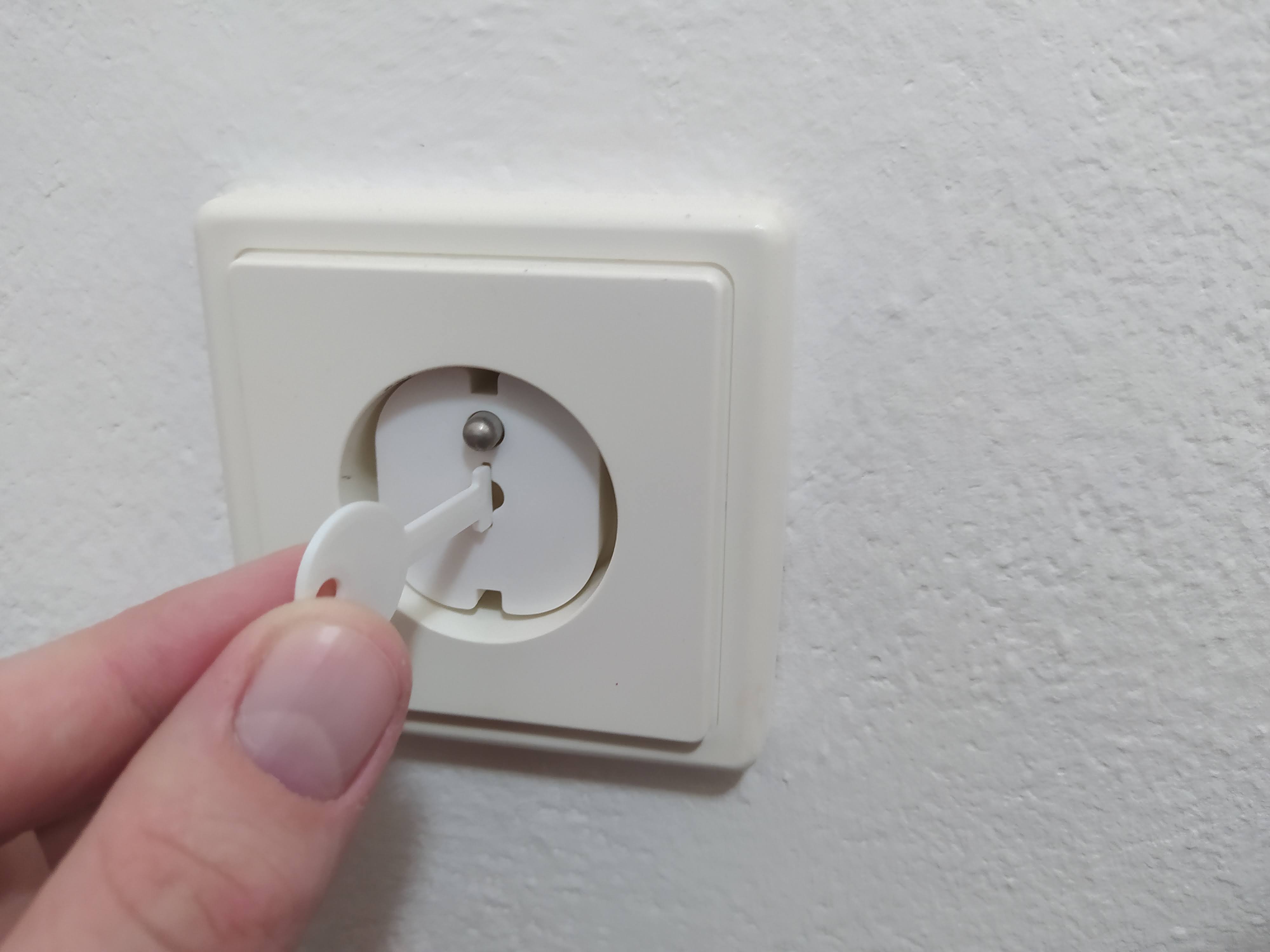 Power Socket Safety Cover with key / Bezpečnostní zátka zásuvky včetně