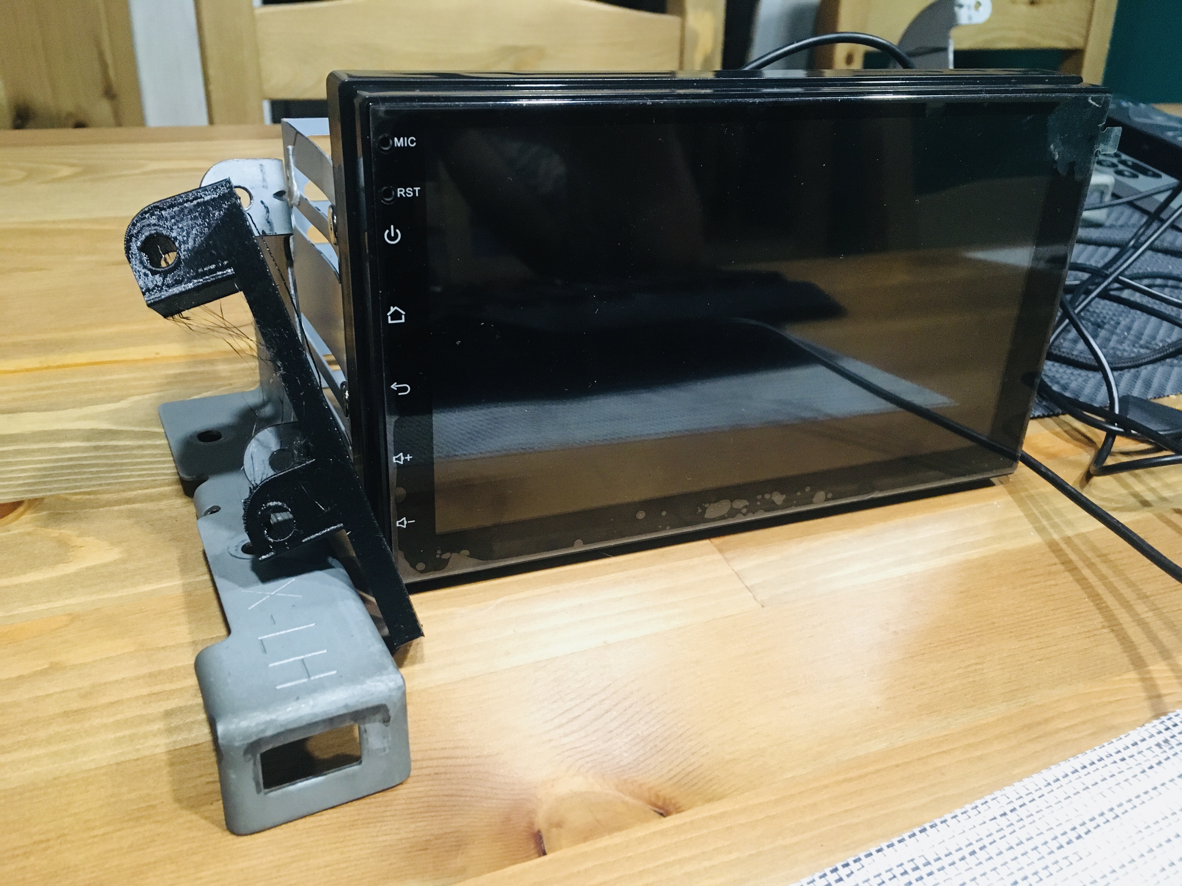 nissan-almera-radio-mount-by-marcin-bryniarski-download-free-stl