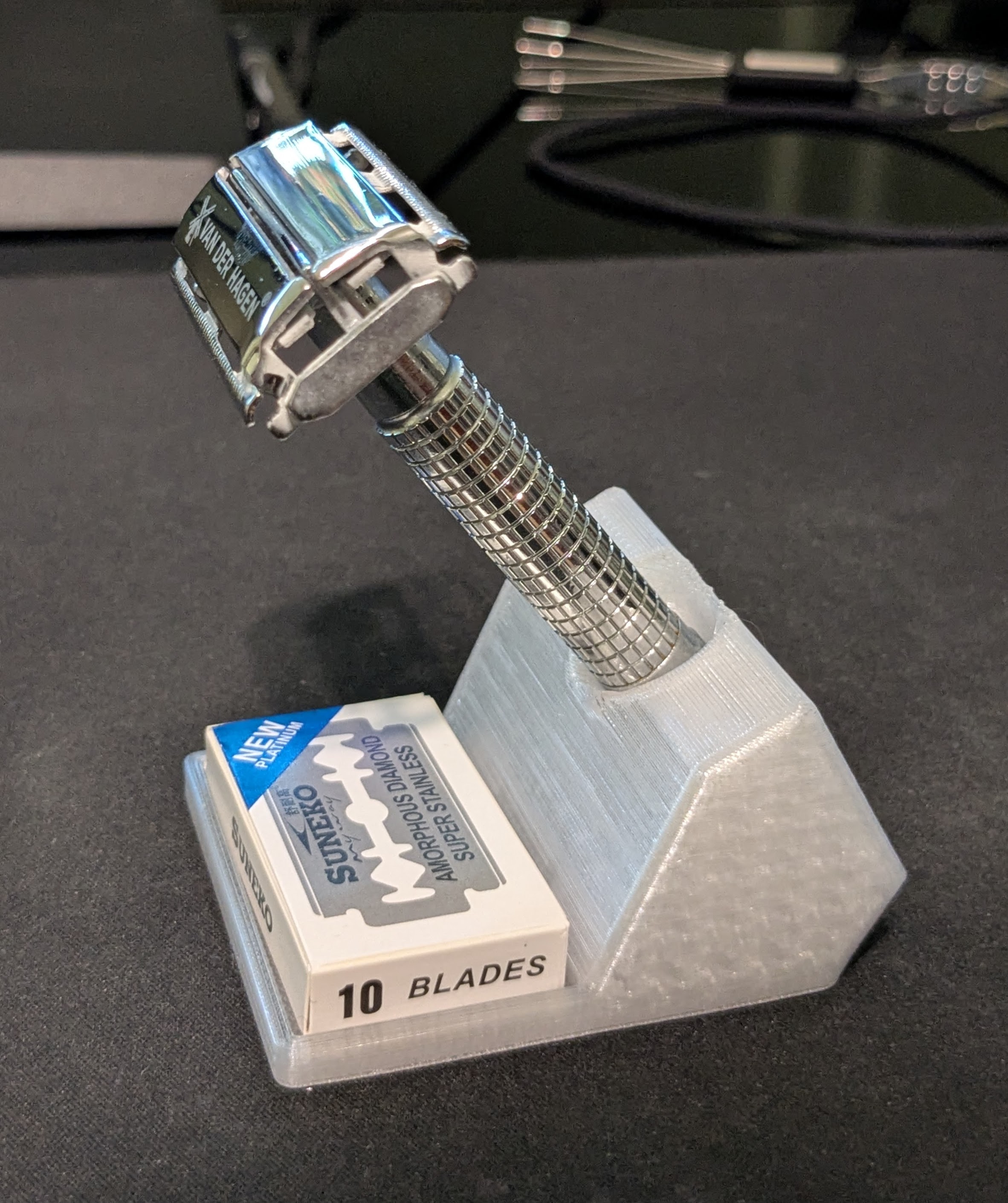 Universal Razor Stand with Blade Compartment by Nathan Smith | Download ...