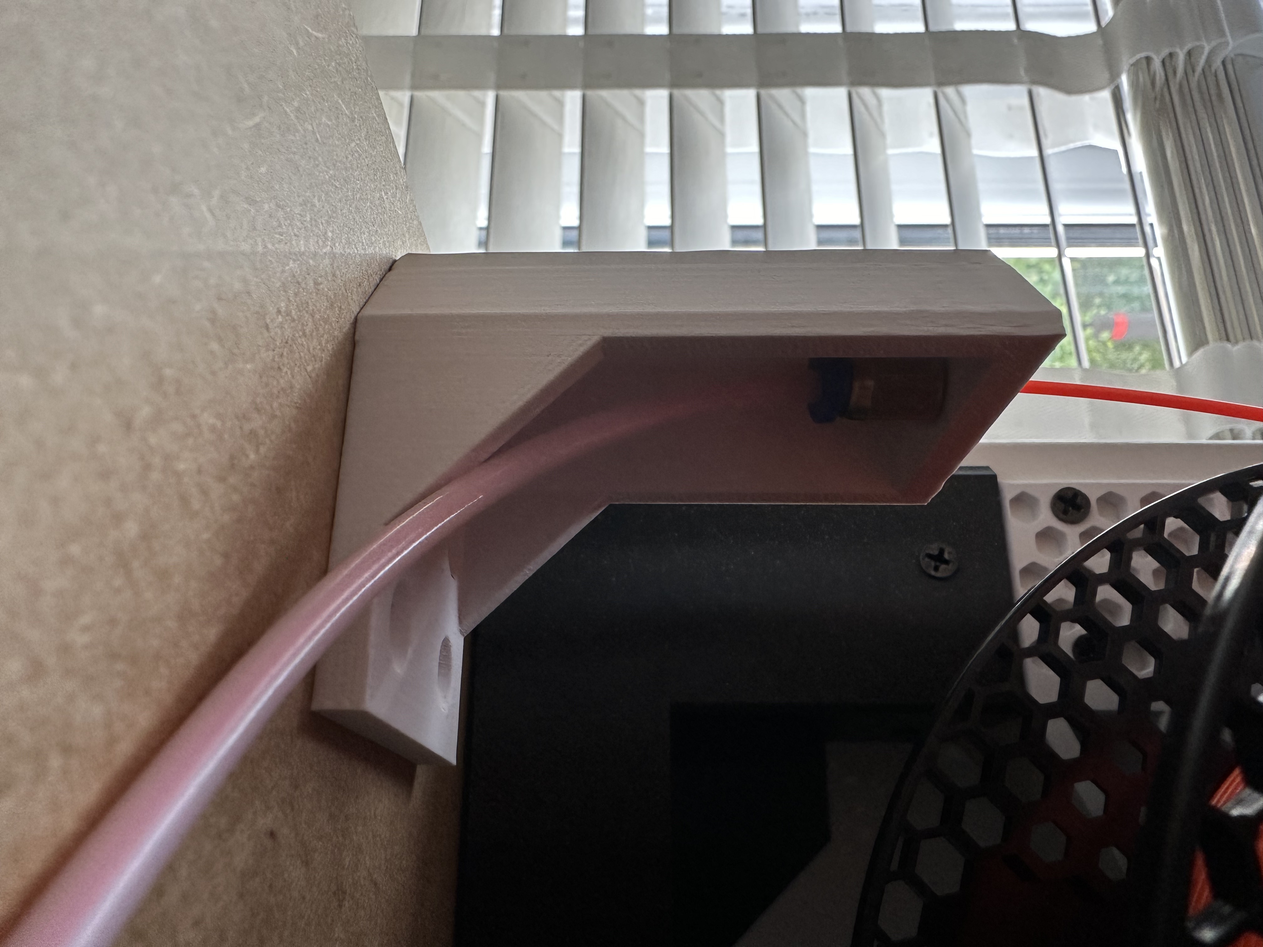 Miniatura 2 do modelo 3D Filament Guide for LACK Table