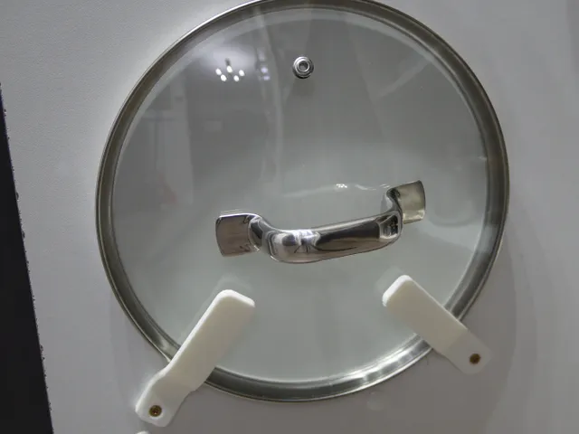 Cooking pot lid holder