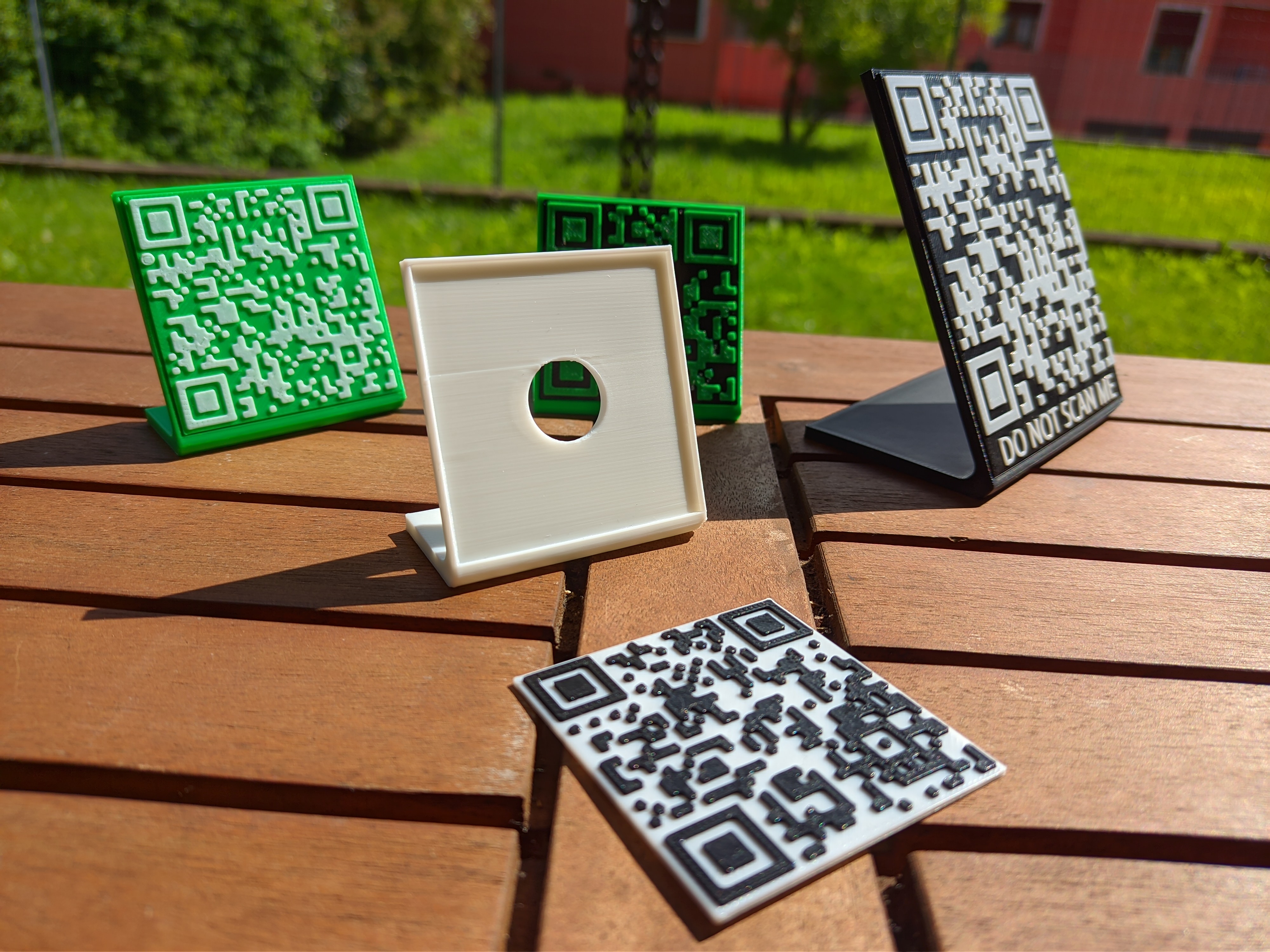 Miniatura 3 do modelo 3D Ultimate QR Code Stand
