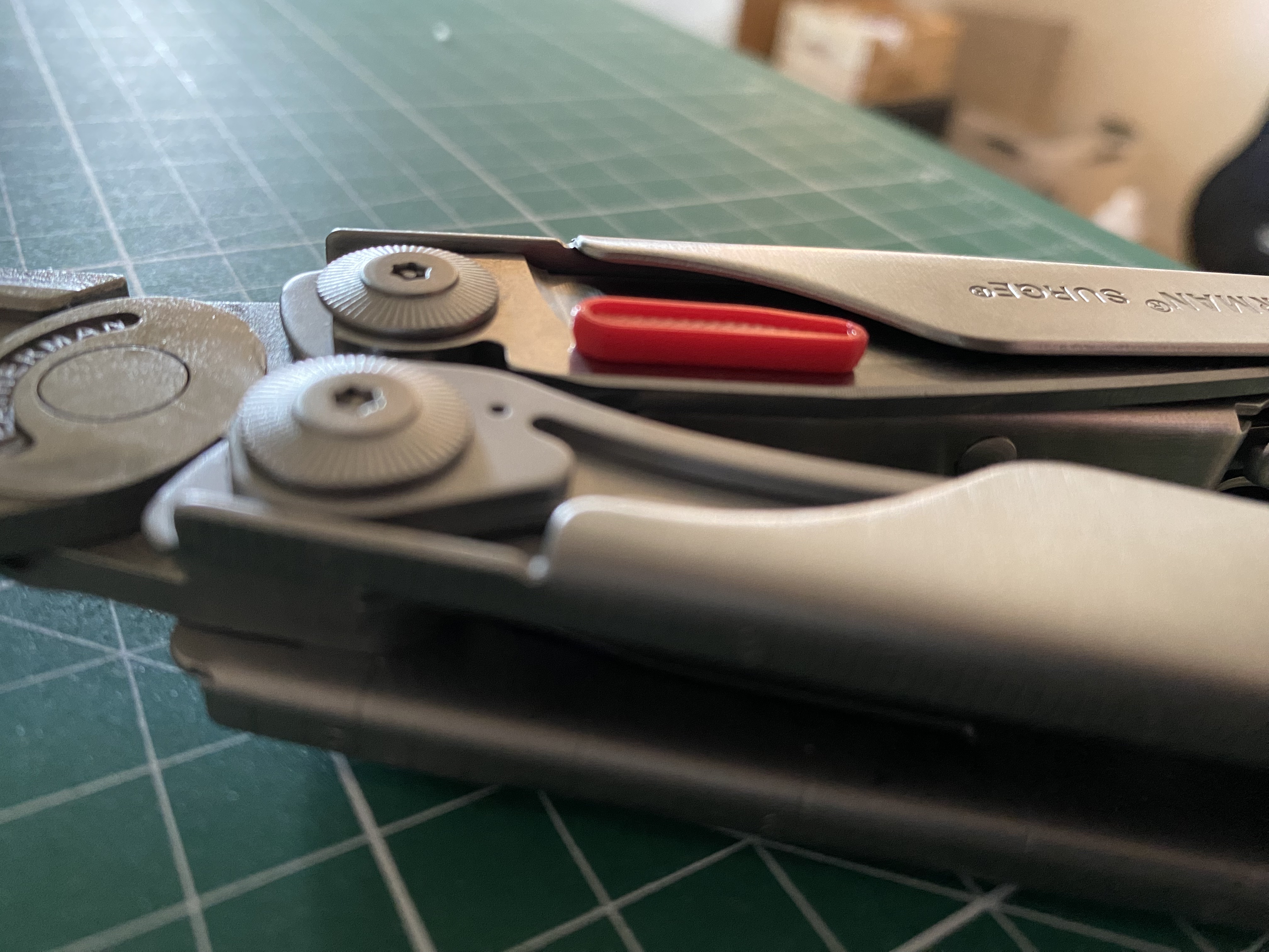 Leatherman Surge Thumb Stud
