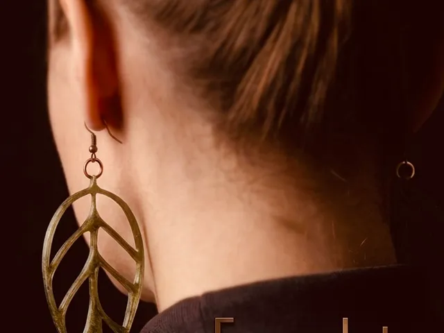 Esqueleto Leaf Earrings