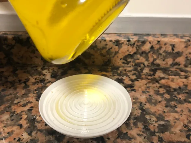 Oil Can Dish anti-drops
