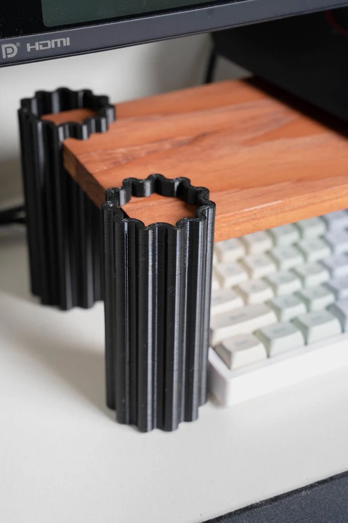 Monitor stand leg