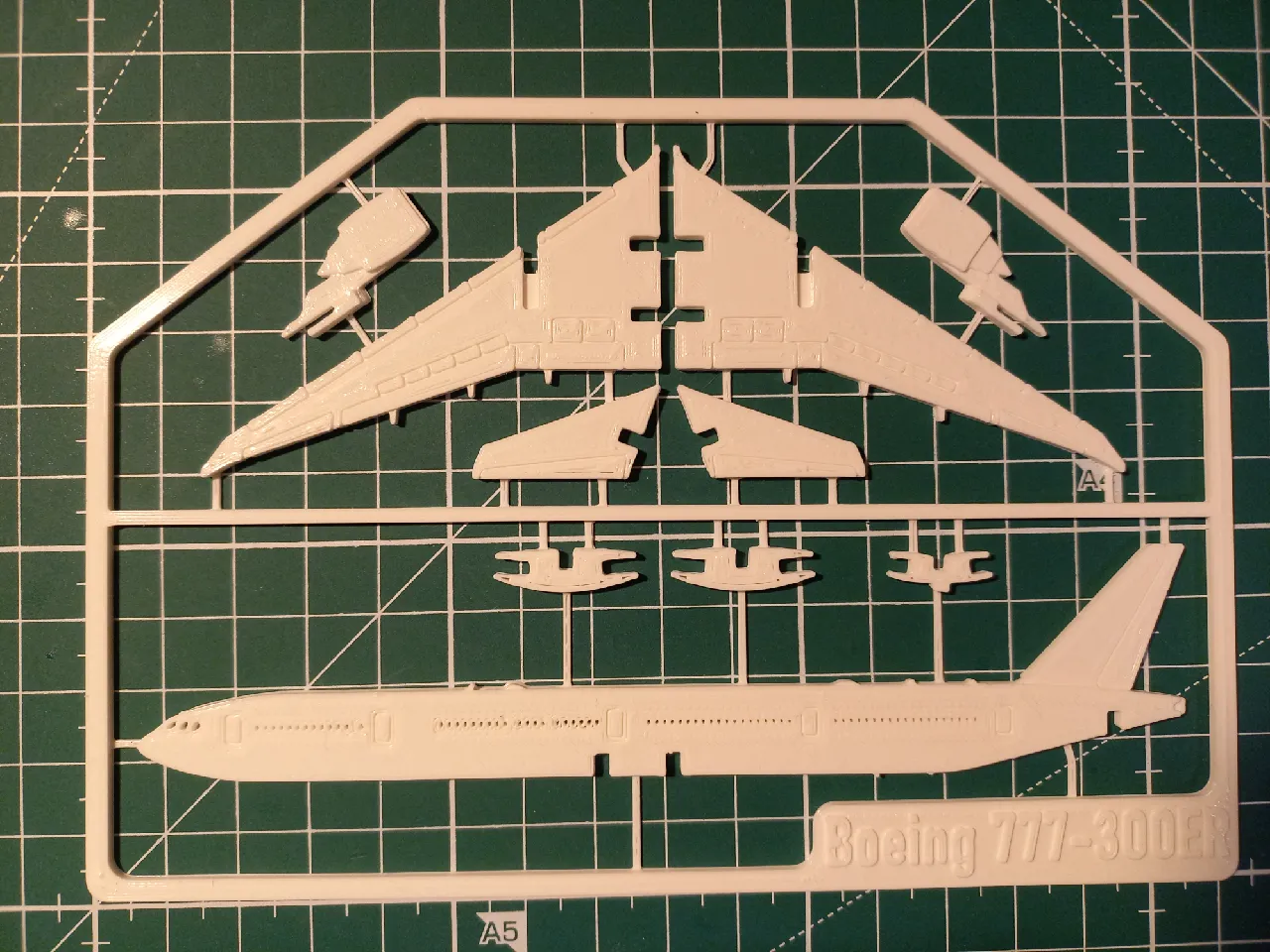 777ページ Boeing 777-300ER Kit Card by BowdenBuilder | Download free STL